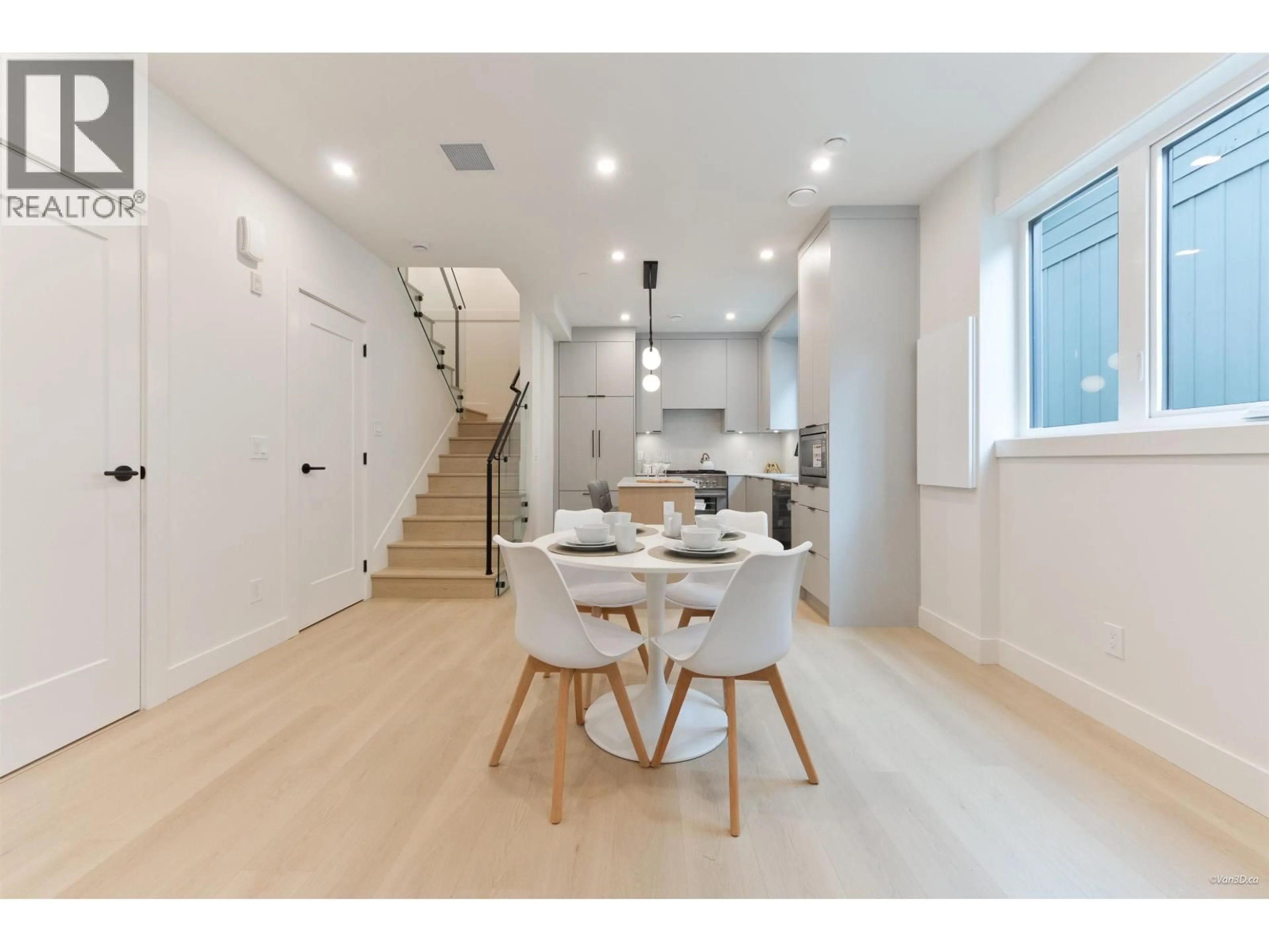 Unknown for 5 - 7270 17TH AVENUE, Burnaby British Columbia V3N1K9
