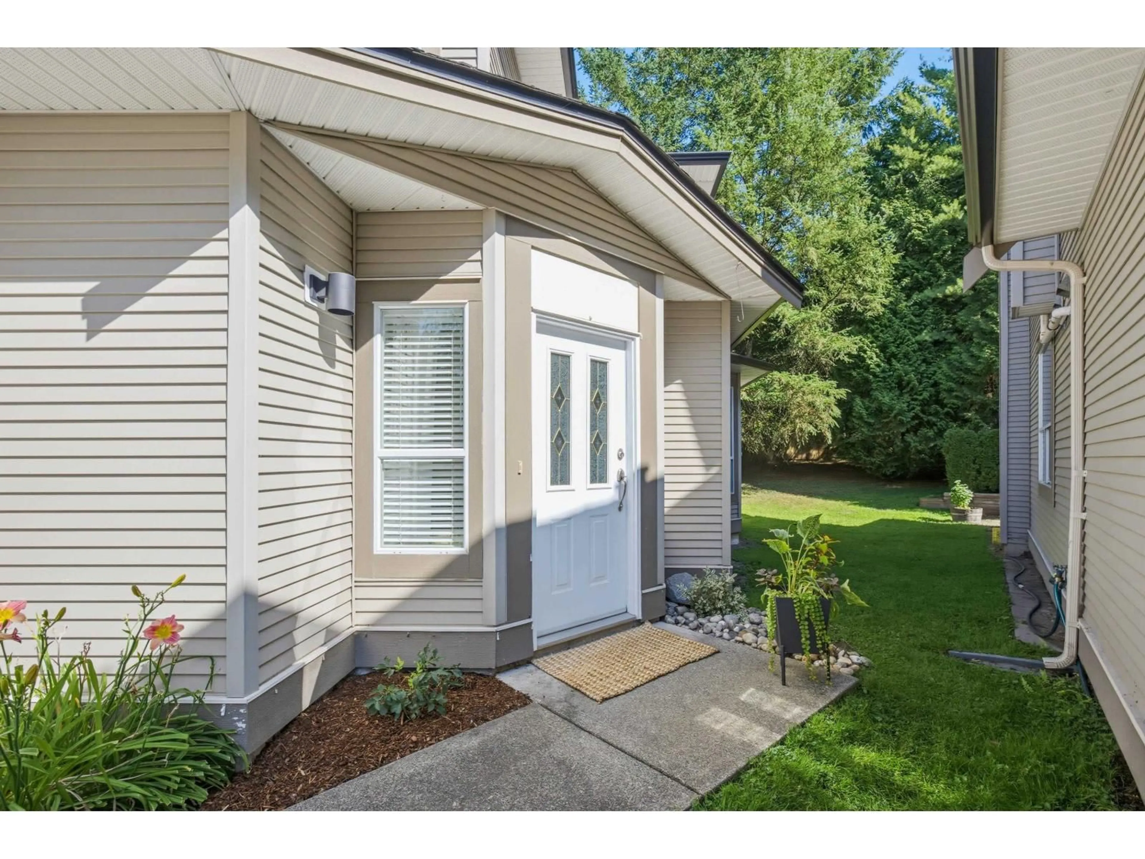 Home with vinyl exterior material, street for 73 - 20881 87 AVENUE, Langley British Columbia V1M3X1