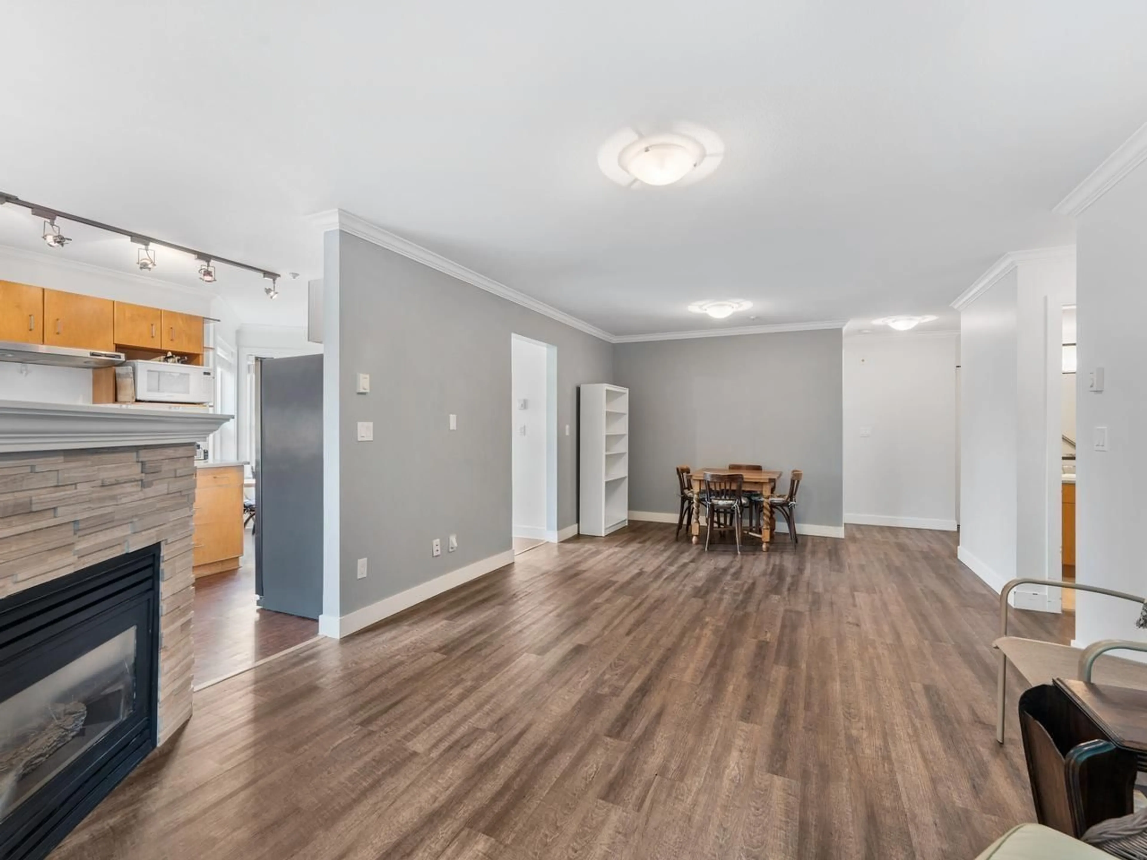 A pic of a room for 303 - 20239 MICHAUD CRESCENT, Langley British Columbia V3A8L1