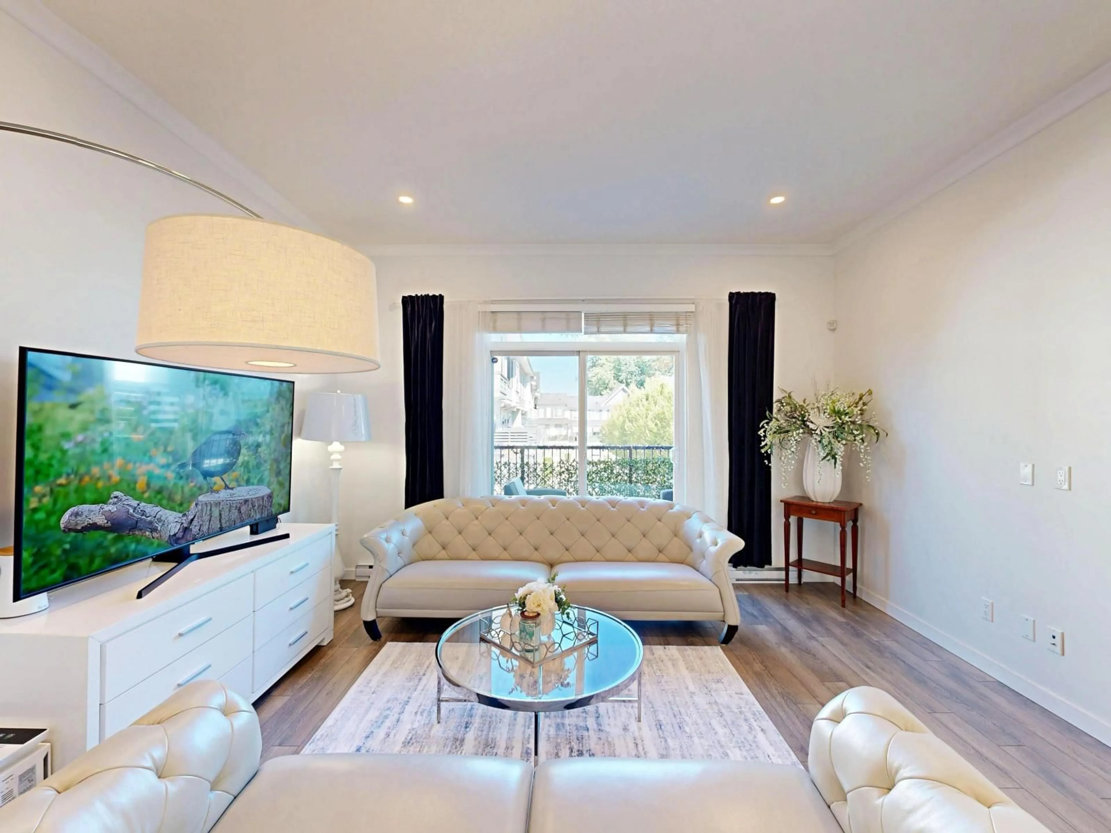 Living room with furniture, wood/laminate floor for 130 - 15230 GUILDFORD DRIVE, Surrey British Columbia V3R0C8