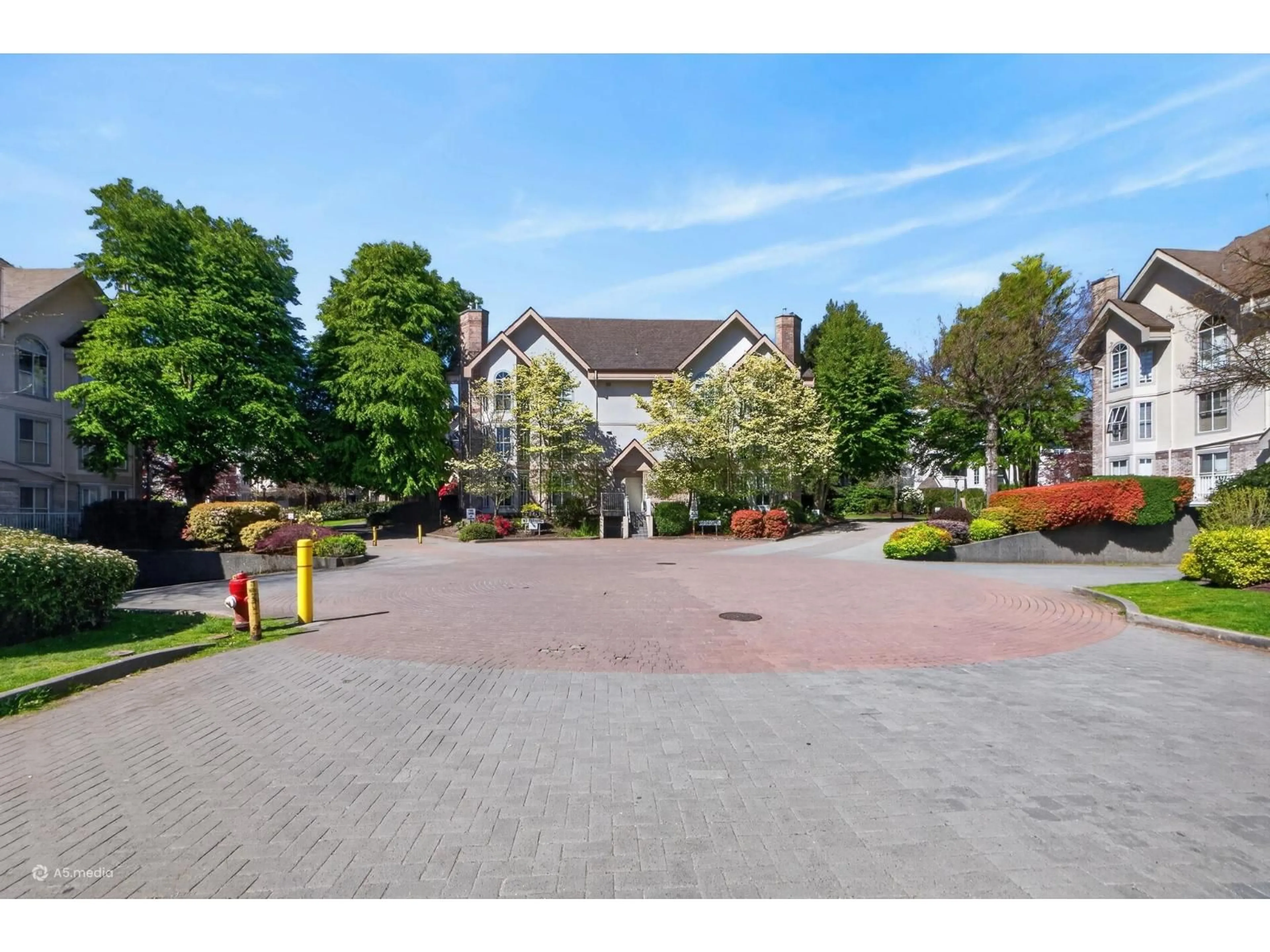 A pic from outside/outdoor area/front of a property/back of a property/a pic from drone, street for 117 - 7161 121 STREET, Surrey British Columbia V3W1G8