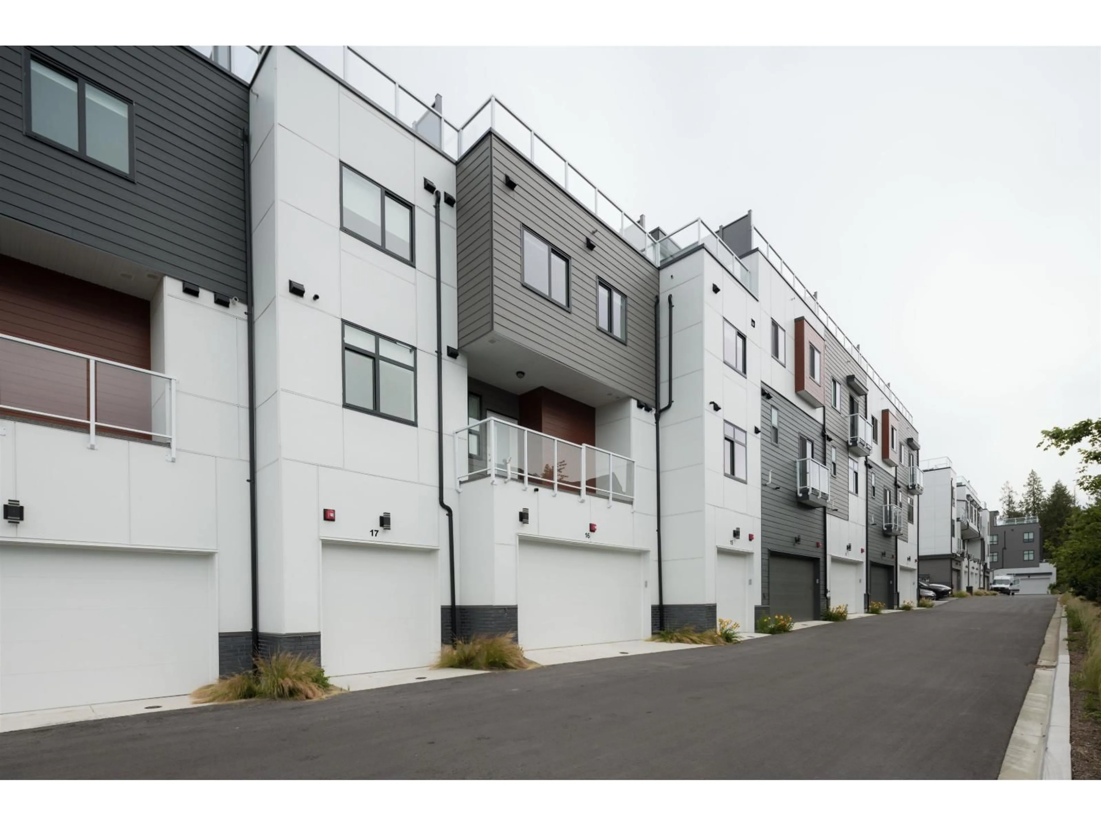 Home with vinyl exterior material, street for 6 - 6983 204 STREET, Langley British Columbia V2Y1P8
