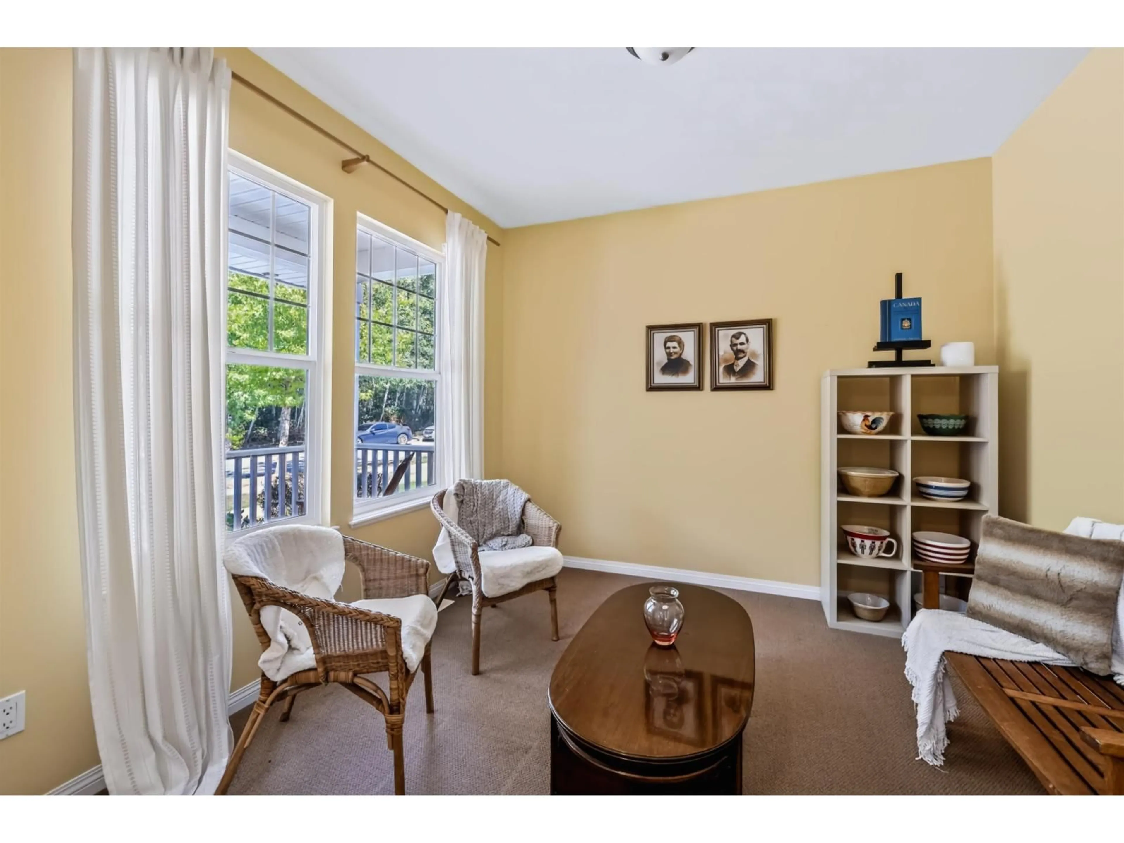 Living room with furniture, unknown for 36256 STEPHEN LEACOCK DRIVE, Abbotsford British Columbia V3G3C4