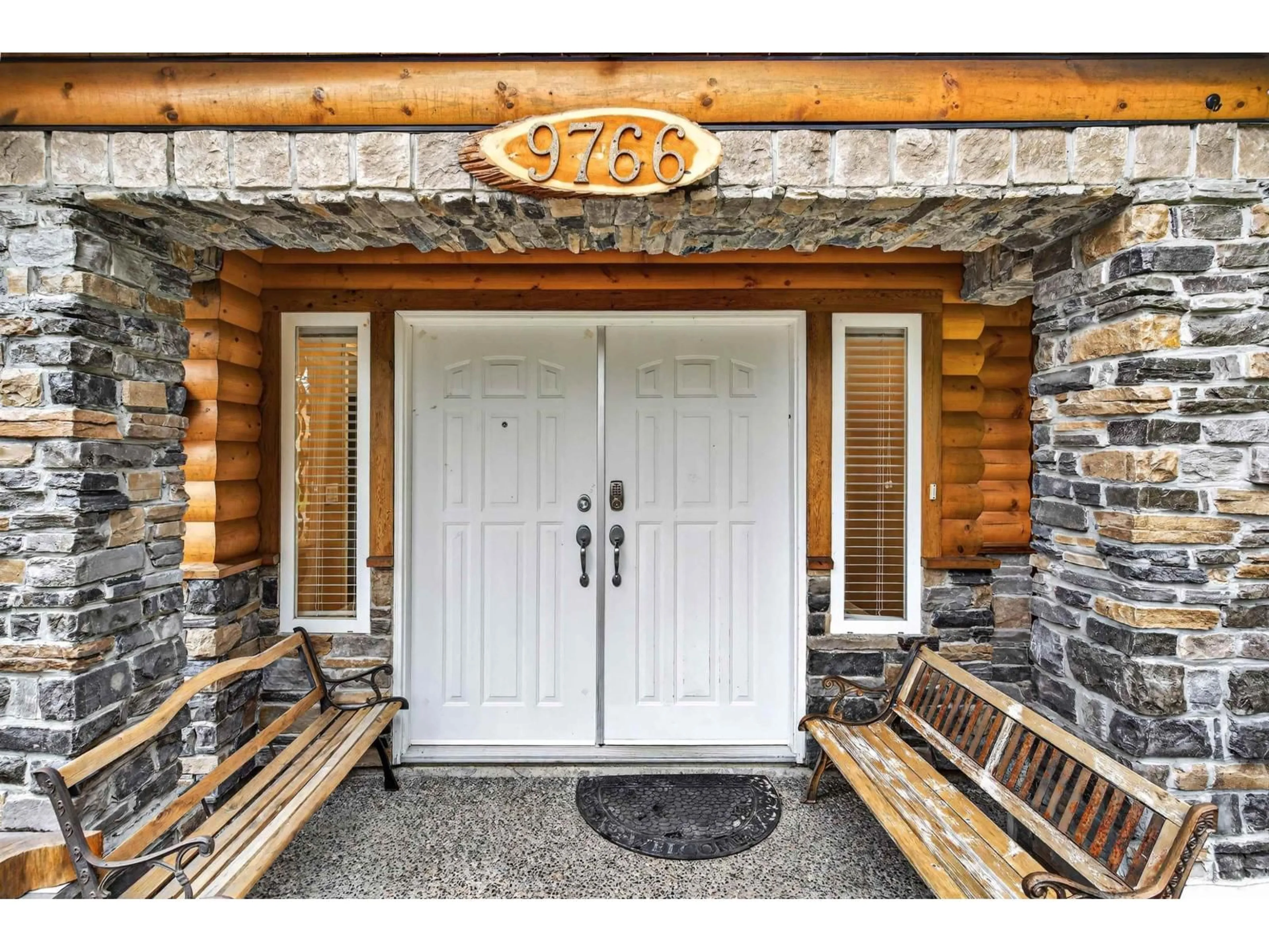 Indoor entryway for 9766 130A STREET, Surrey British Columbia V3T5K4