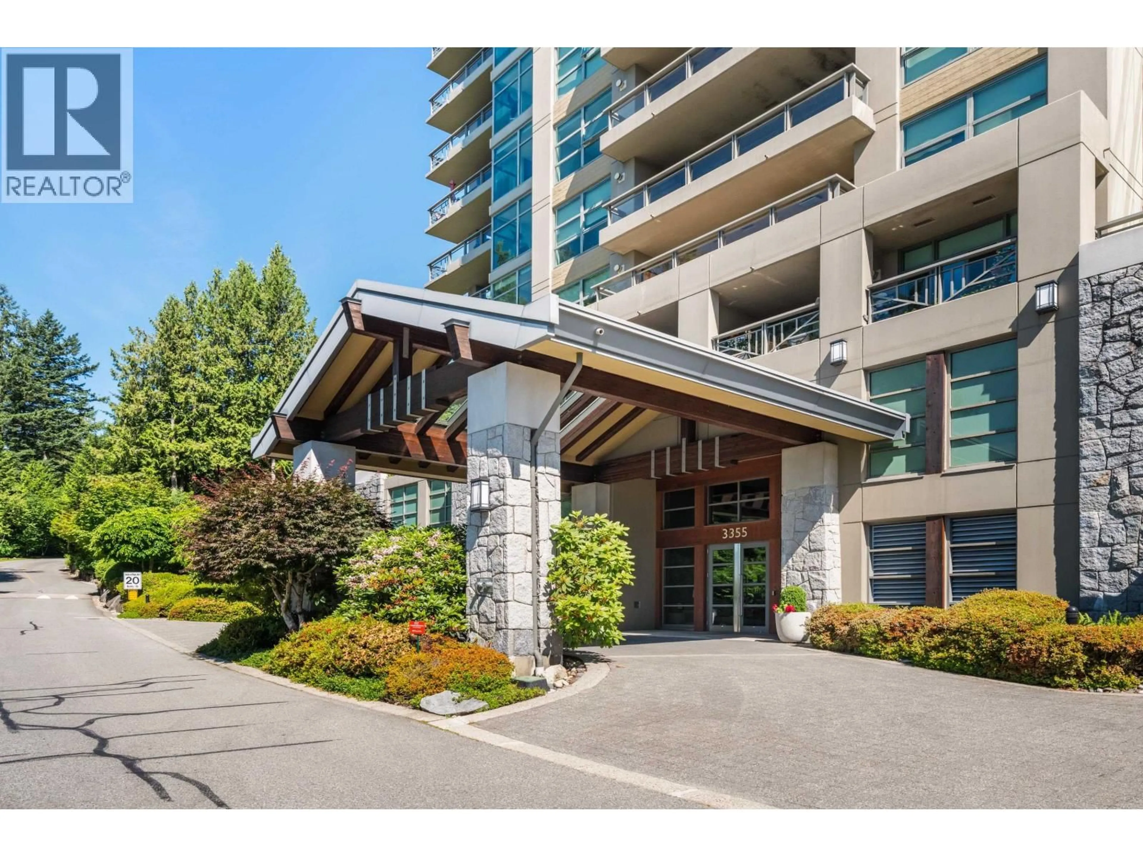 Indoor foyer for 402 - 3355 CYPRESS PLACE, West Vancouver British Columbia V7S3J9