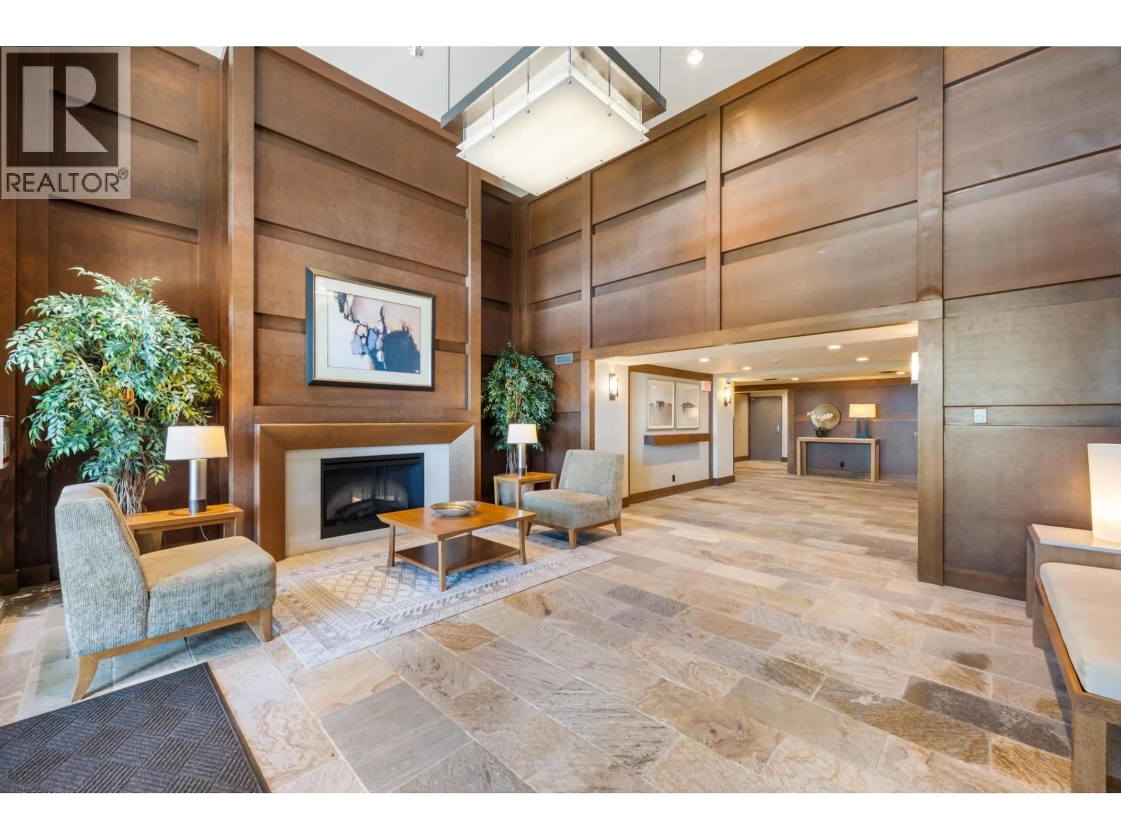 Lobby for 402 - 3355 CYPRESS PLACE, West Vancouver British Columbia V7S3J9