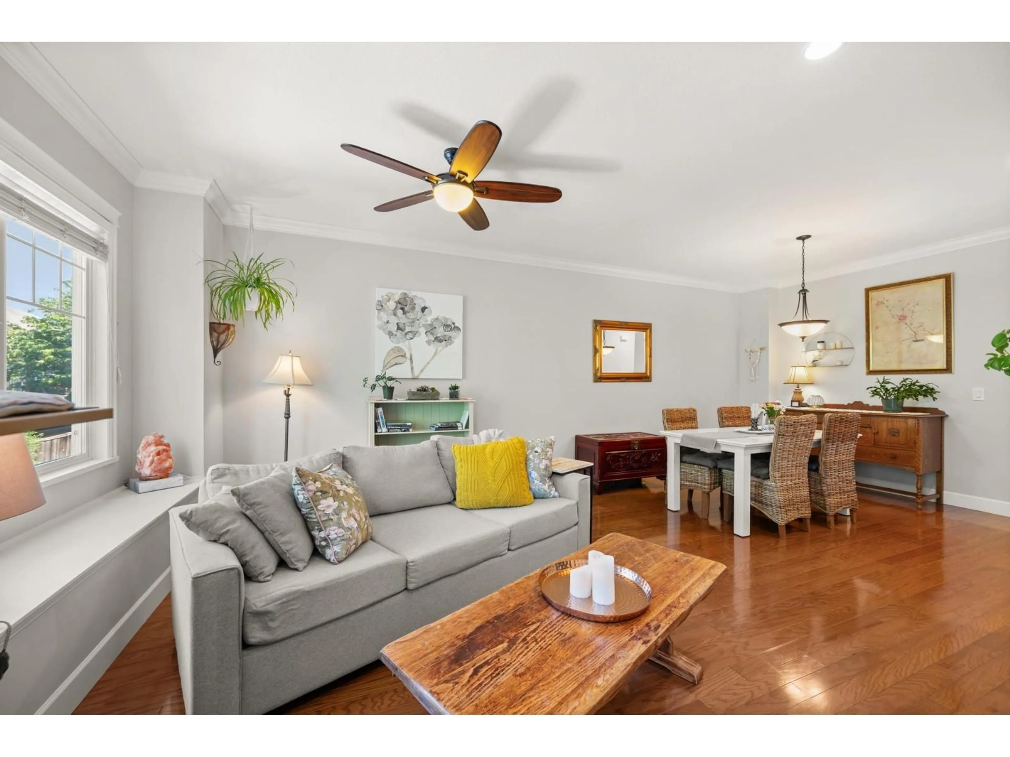 Living room with furniture, wood/laminate floor for 6 - 32792 LIGHTBODY COURT, Mission British Columbia V4S0B4