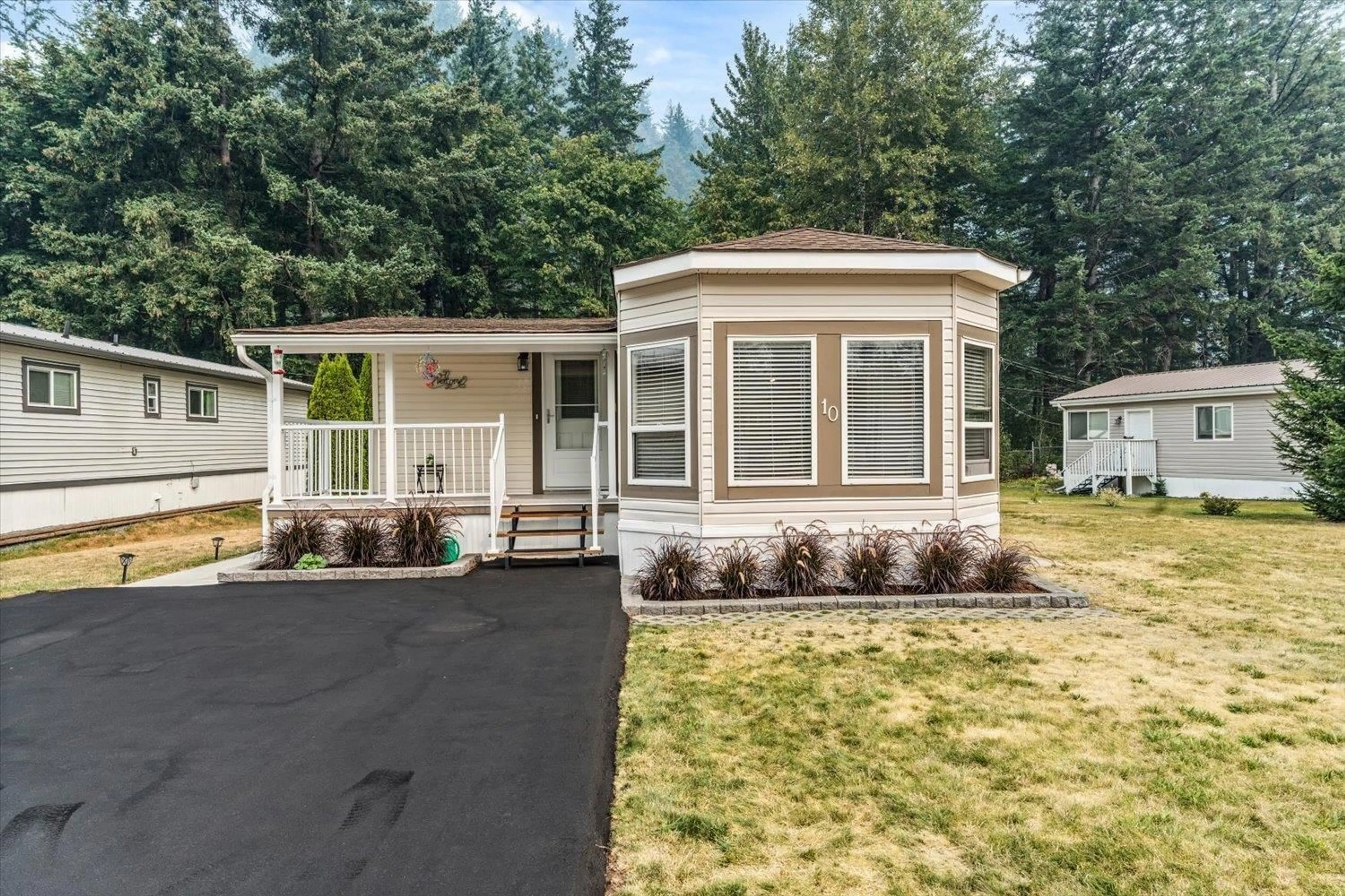 Home with vinyl exterior material, street for 10 - 65367 KAWKAWA LAKE ROAD, Hope British Columbia V0X1L1