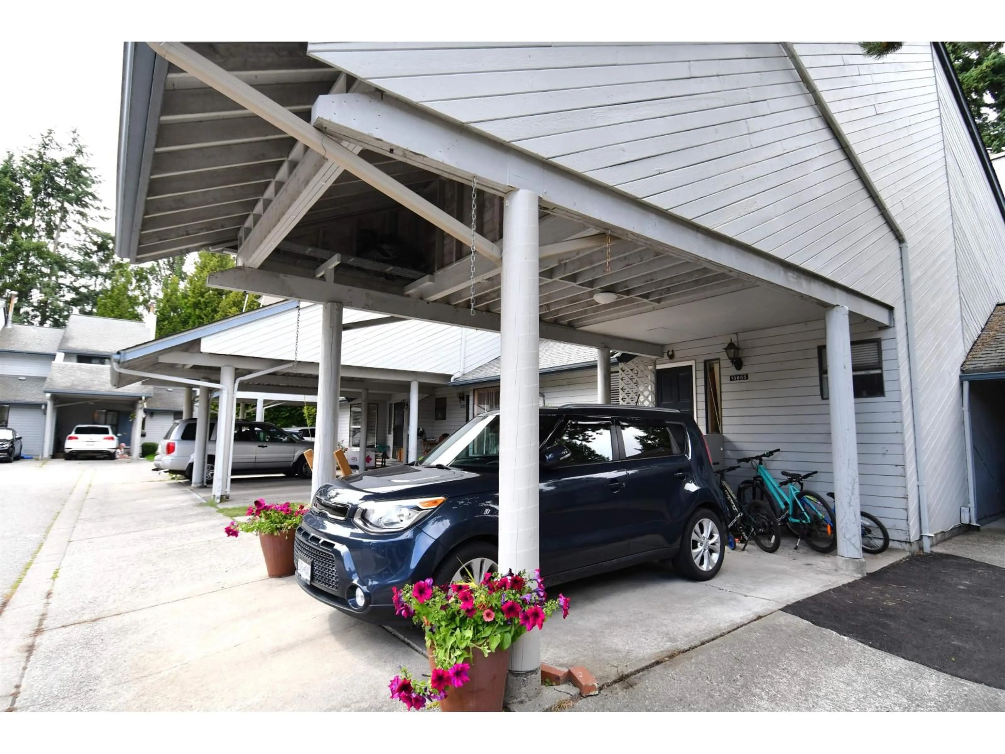 Indoor garage for 15855 ALDER PLACE, Surrey British Columbia V4A5J1