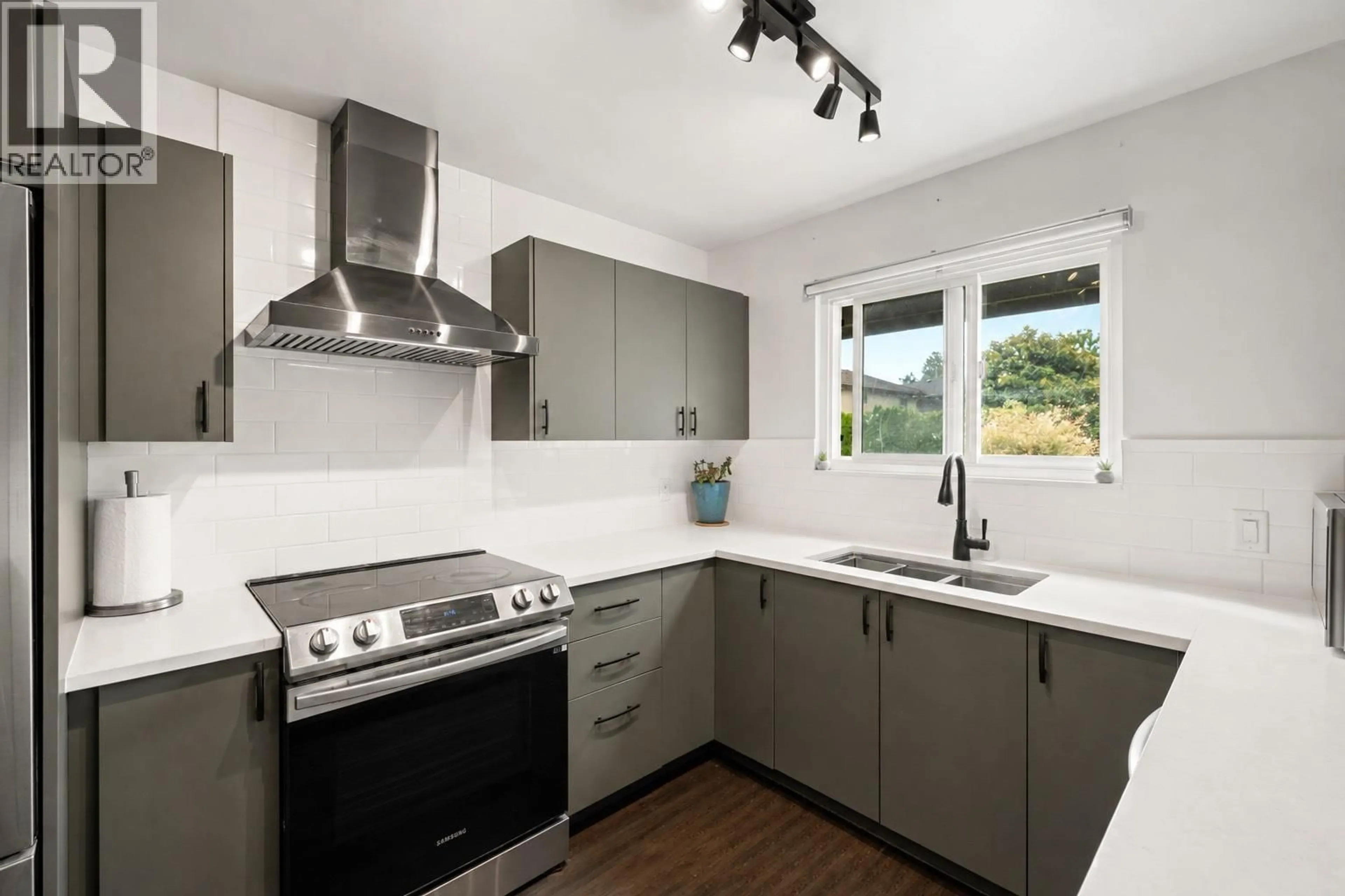 Standard kitchen, unknown for 5019 57 STREET, Ladner British Columbia V4K3E7