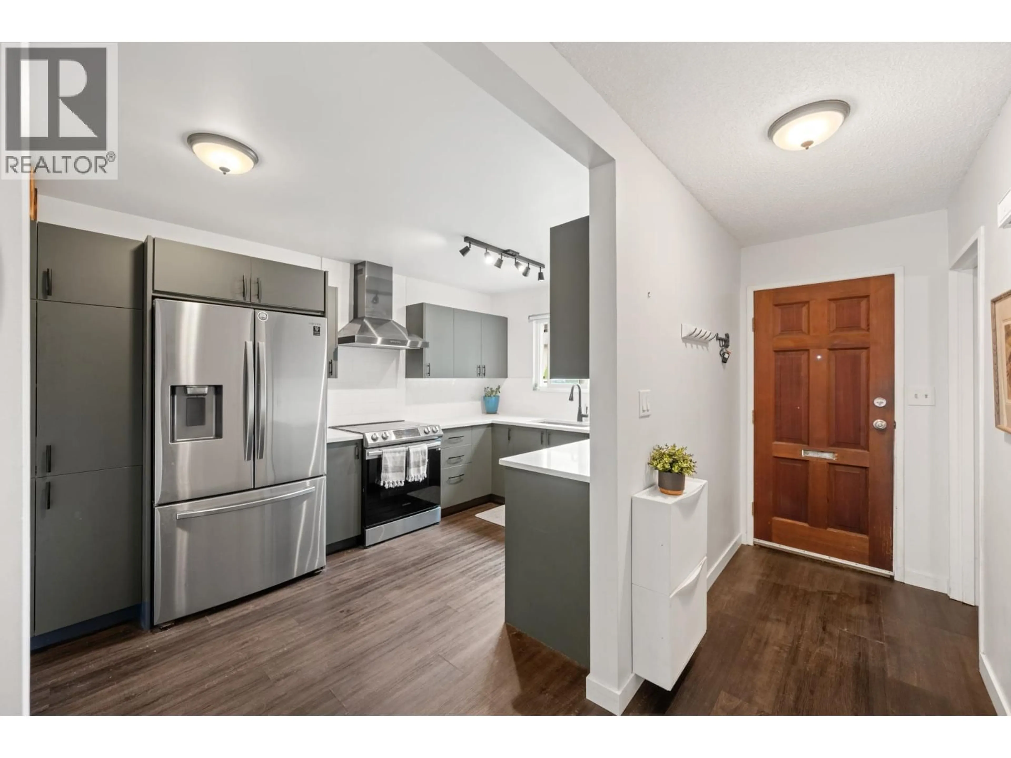 Open concept kitchen, unknown for 5019 57 STREET, Ladner British Columbia V4K3E7
