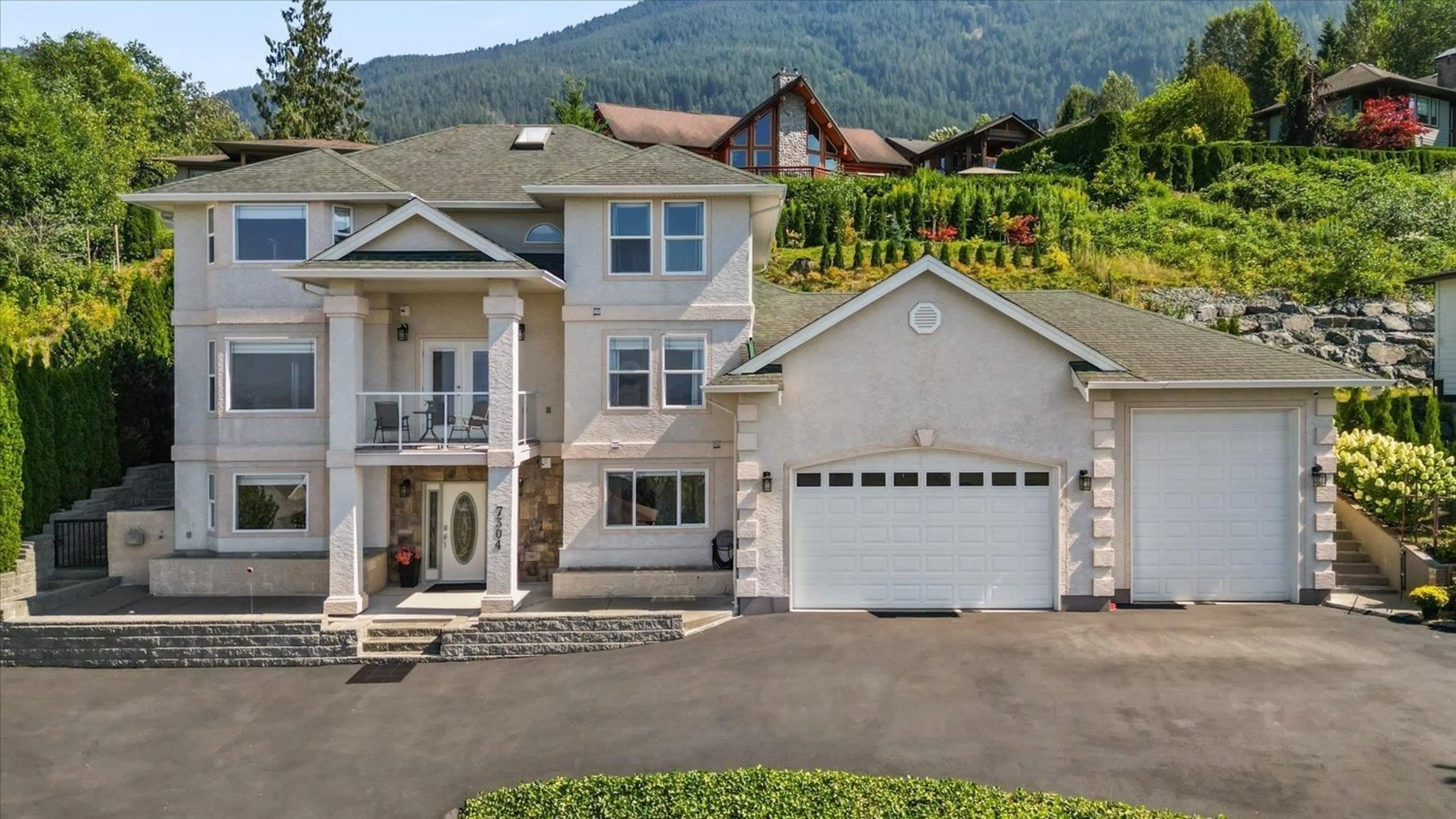 A pic from outside/outdoor area/front of a property/back of a property/a pic from drone, mountain view for 7304 MOUNT THURSTON DRIVE, Chilliwack British Columbia V4Z0A3