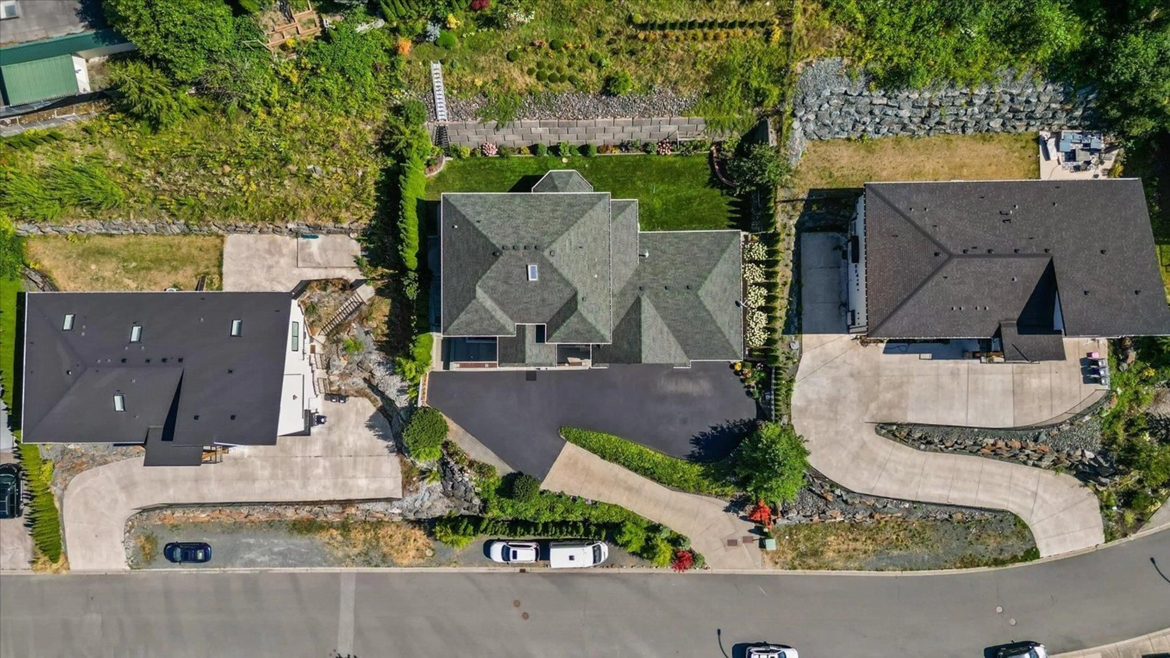 A pic from outside/outdoor area/front of a property/back of a property/a pic from drone, street for 7304 MOUNT THURSTON DRIVE, Chilliwack British Columbia V4Z0A3