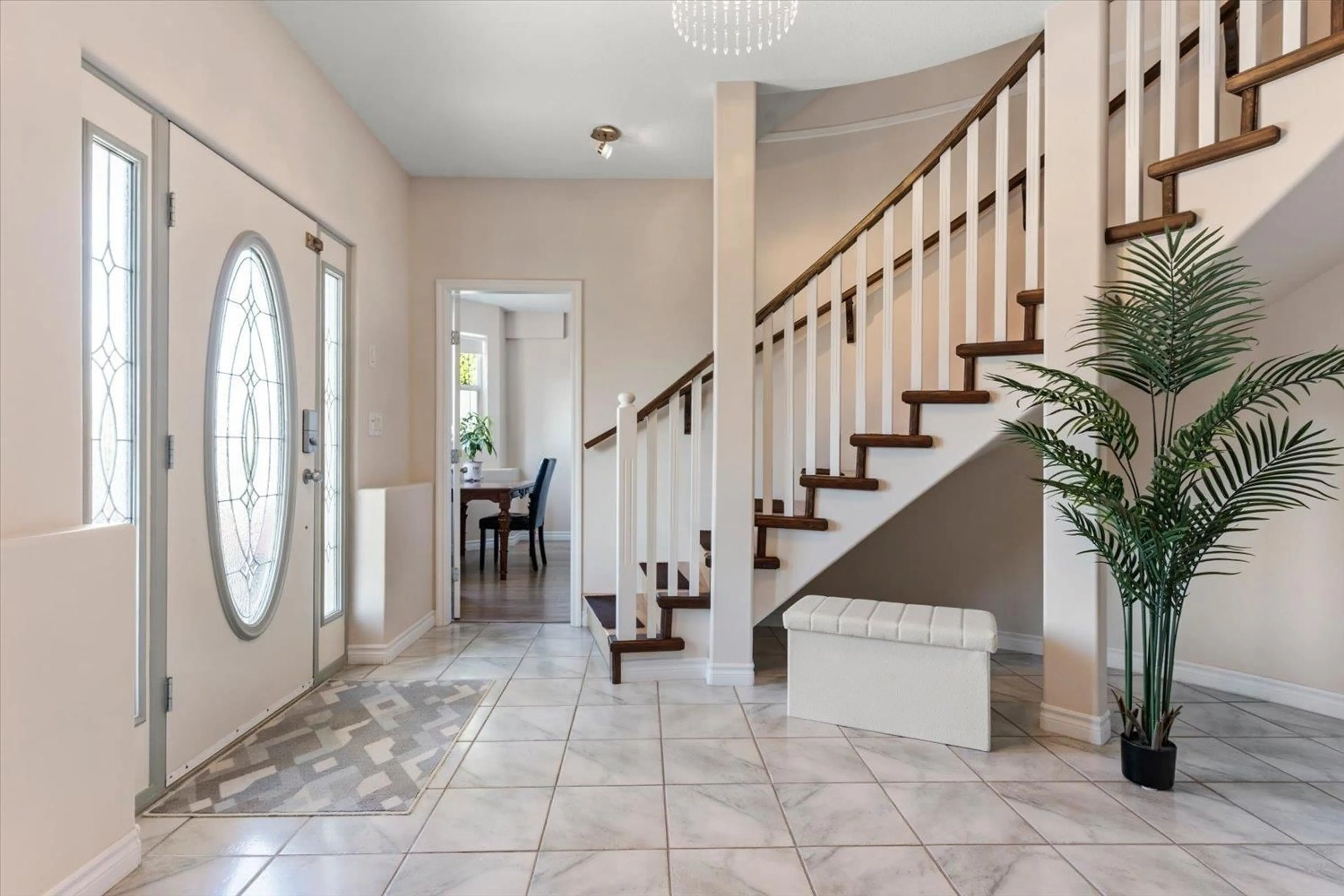 Indoor entryway for 7304 MOUNT THURSTON DRIVE, Chilliwack British Columbia V4Z0A3
