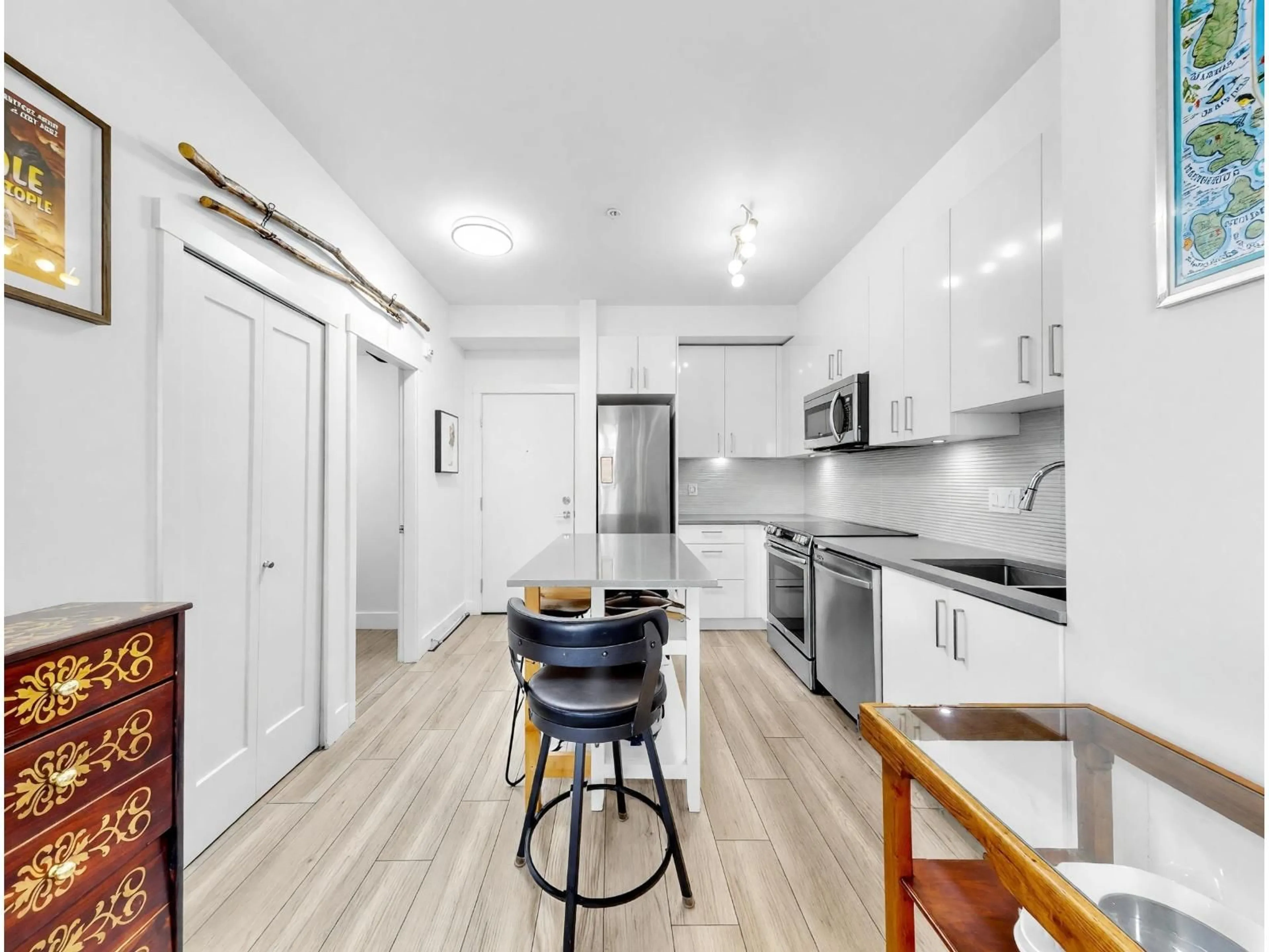 Standard kitchen, unknown for 601 - 13978 FRASER HIGHWAY, Surrey British Columbia V3T0P2