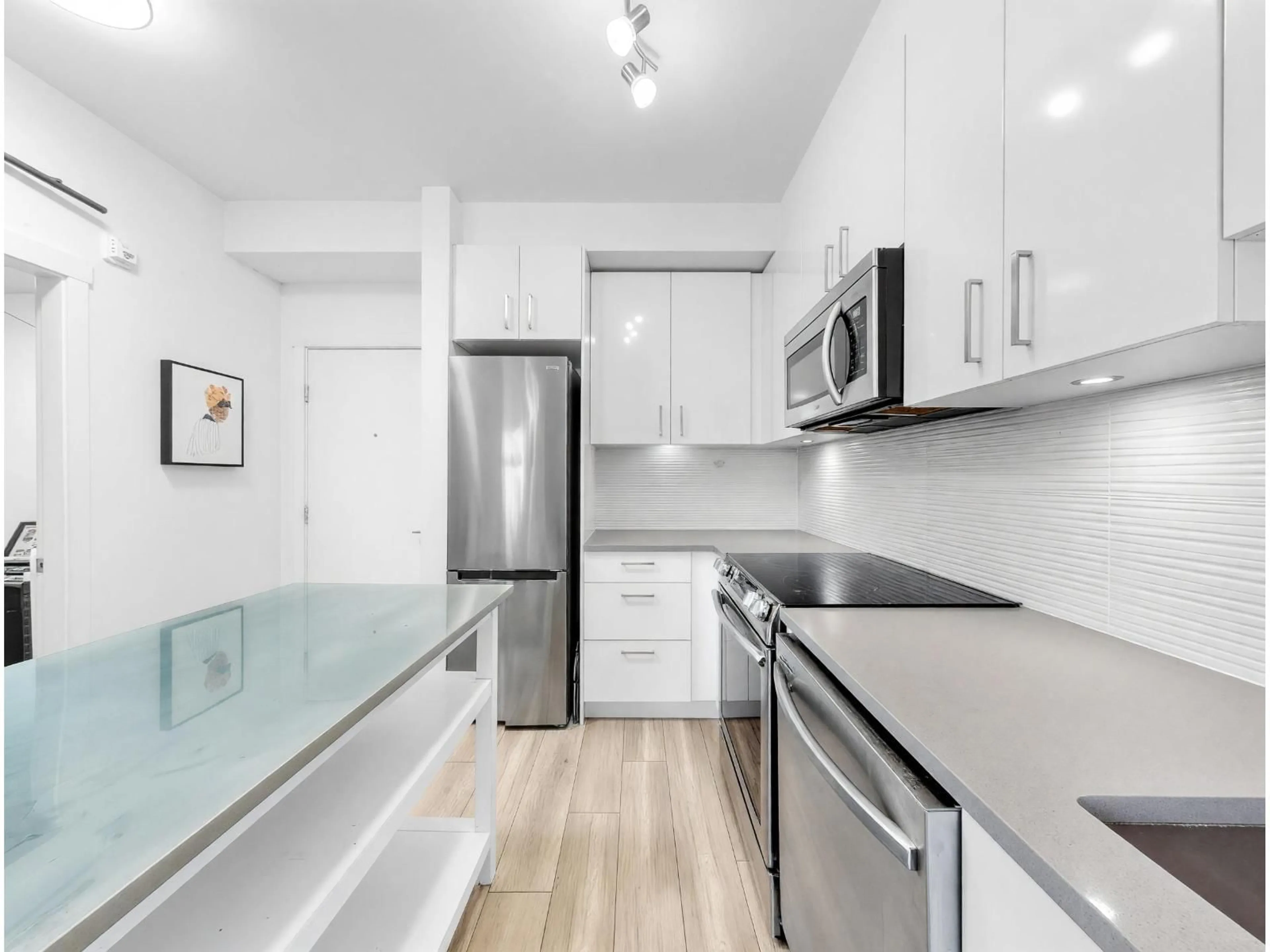 Standard kitchen, unknown for 601 - 13978 FRASER HIGHWAY, Surrey British Columbia V3T0P2