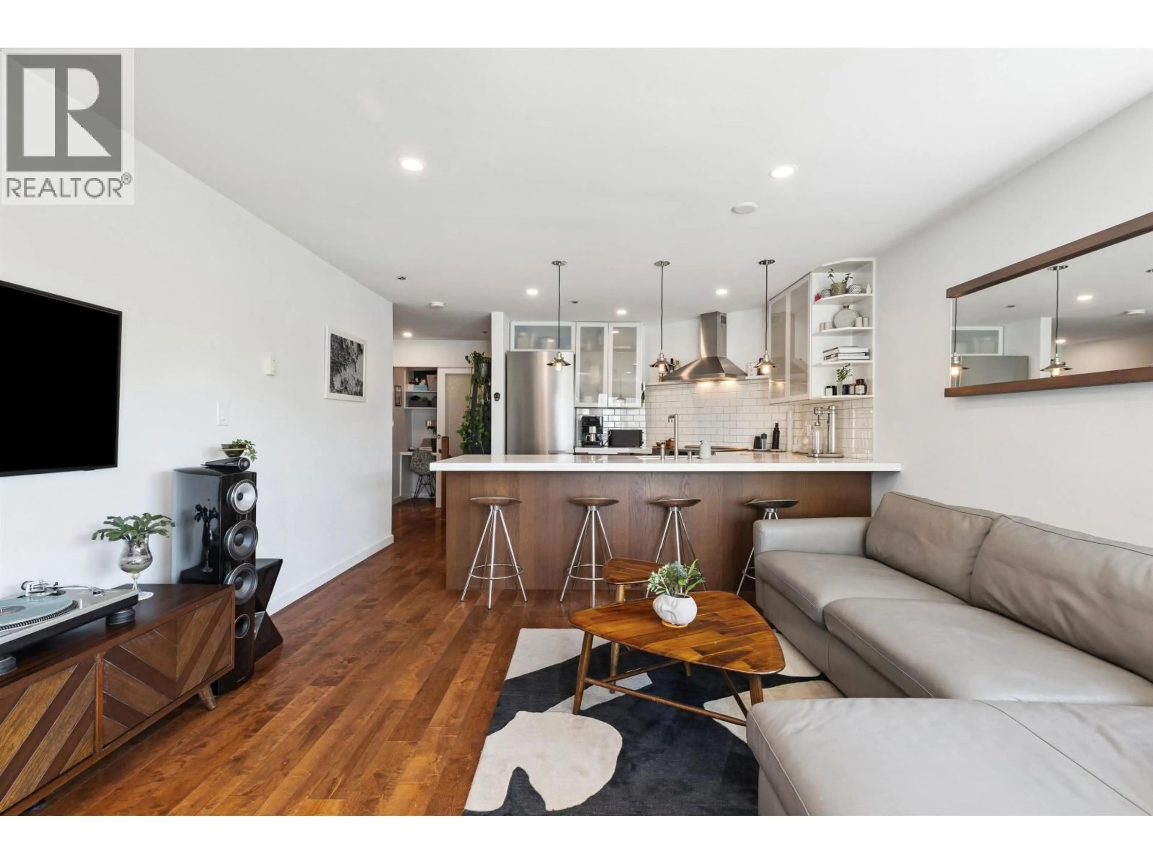 Open concept kitchen, wood/laminate floor for 105 - 953 8TH AVENUE, Vancouver British Columbia V5Z1E4