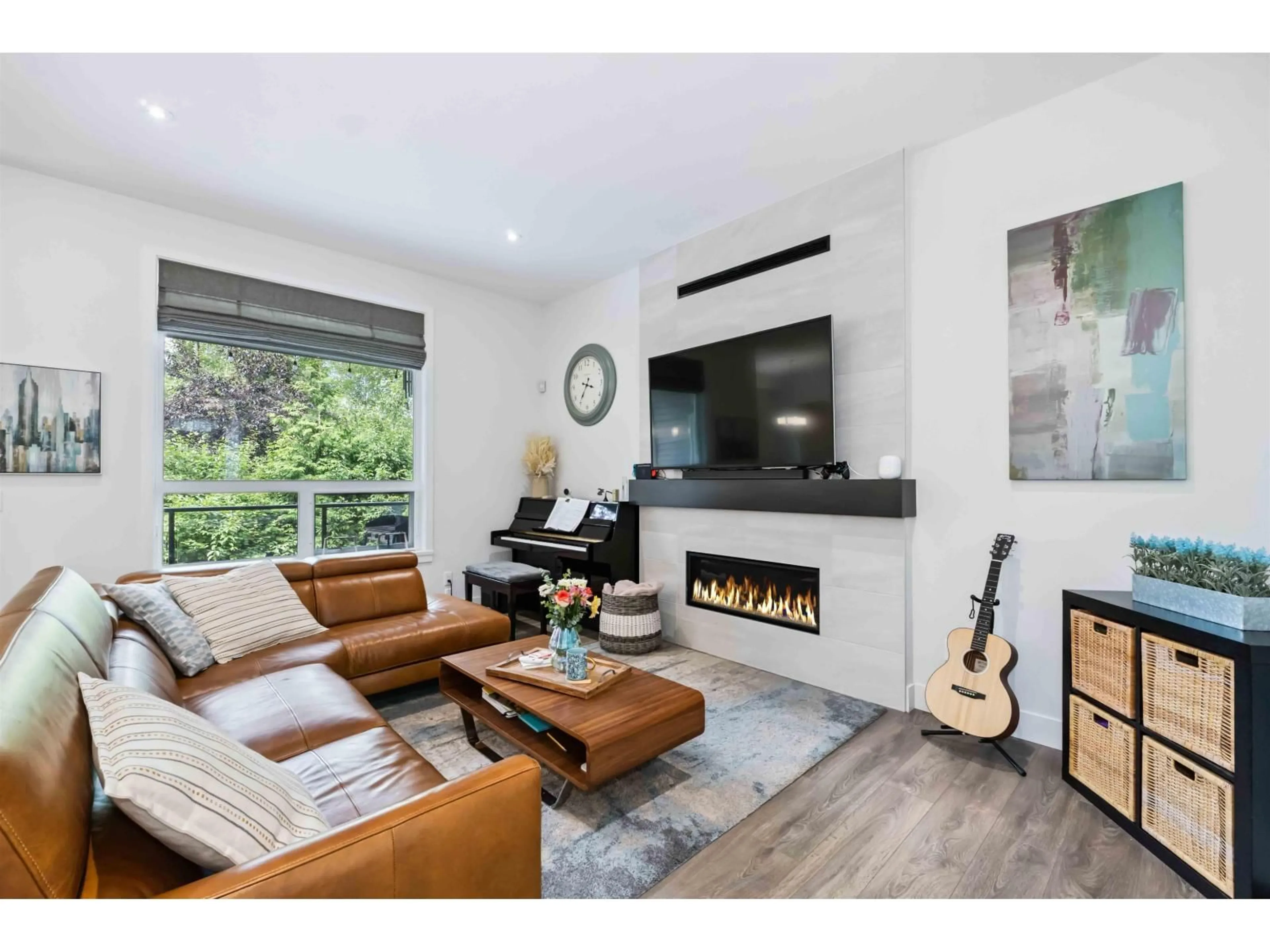 Living room with furniture, wood/laminate floor for 20427 78B AVENUE, Langley British Columbia V2Y1X4