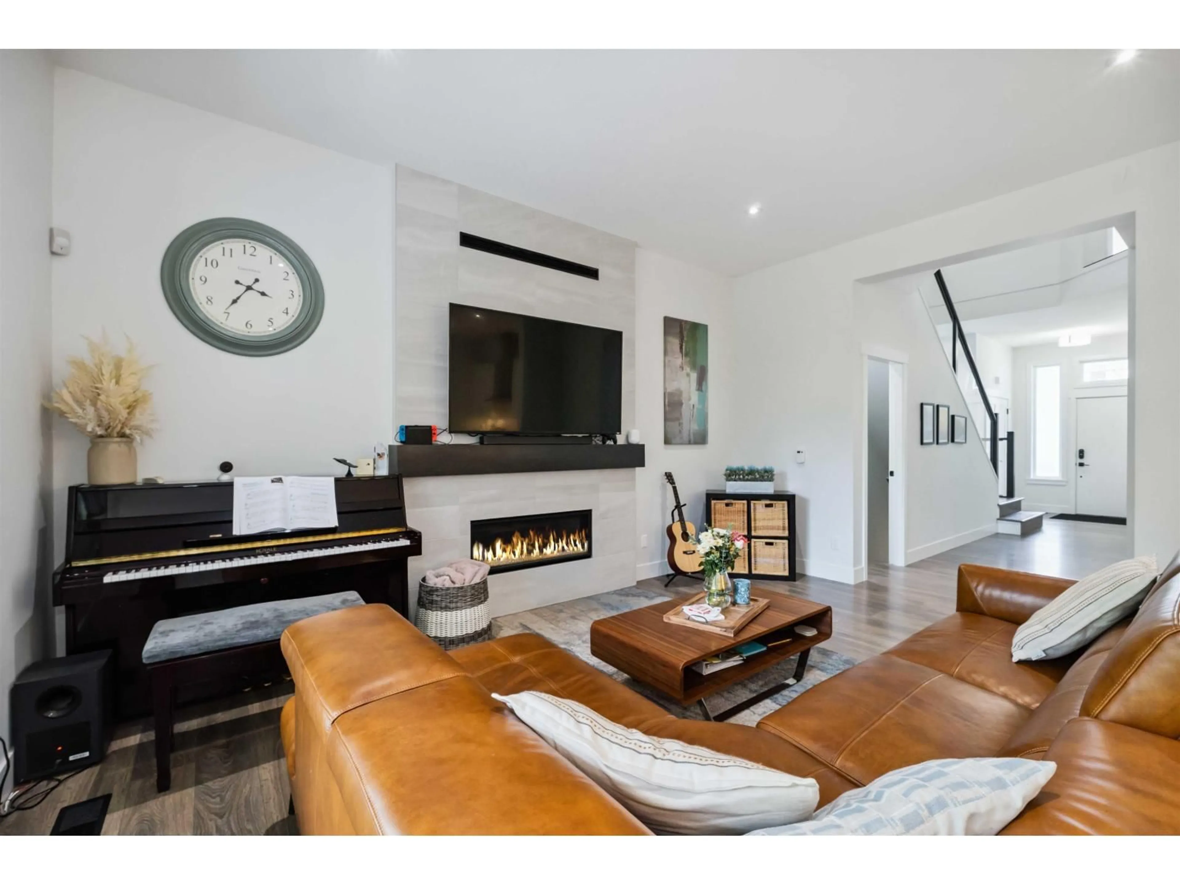 Living room with furniture, unknown for 20427 78B AVENUE, Langley British Columbia V2Y1X4