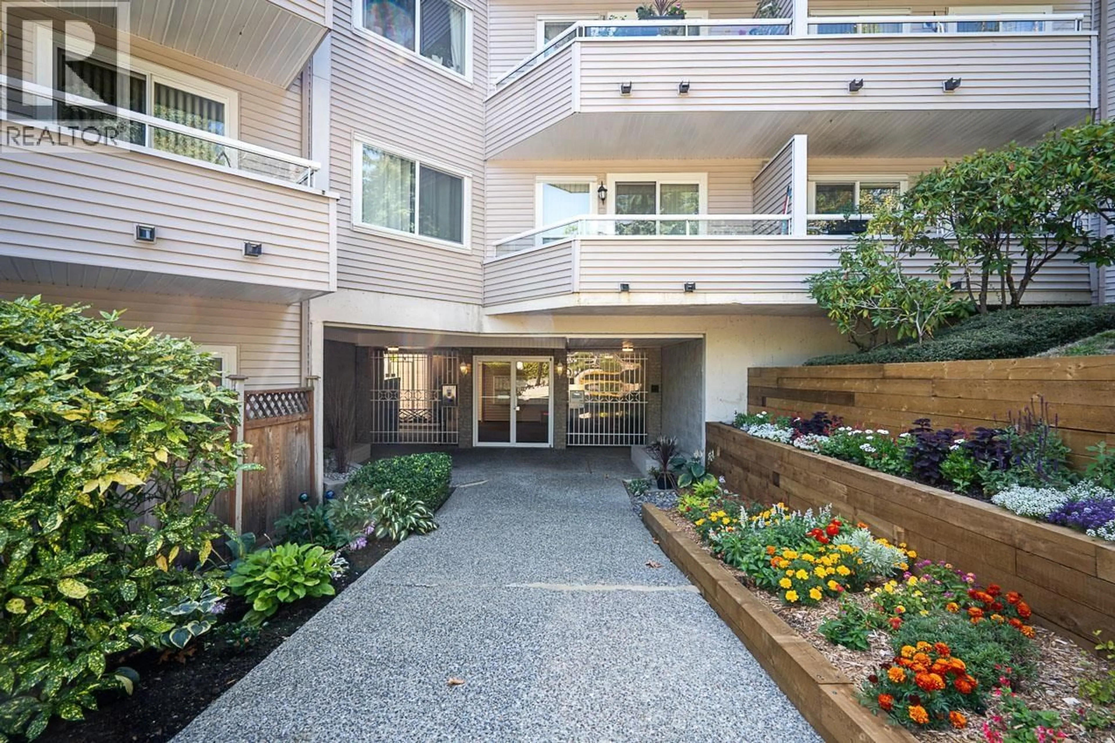 Patio, street for 210 - 450 BROMLEY STREET, Coquitlam British Columbia V3K6S5