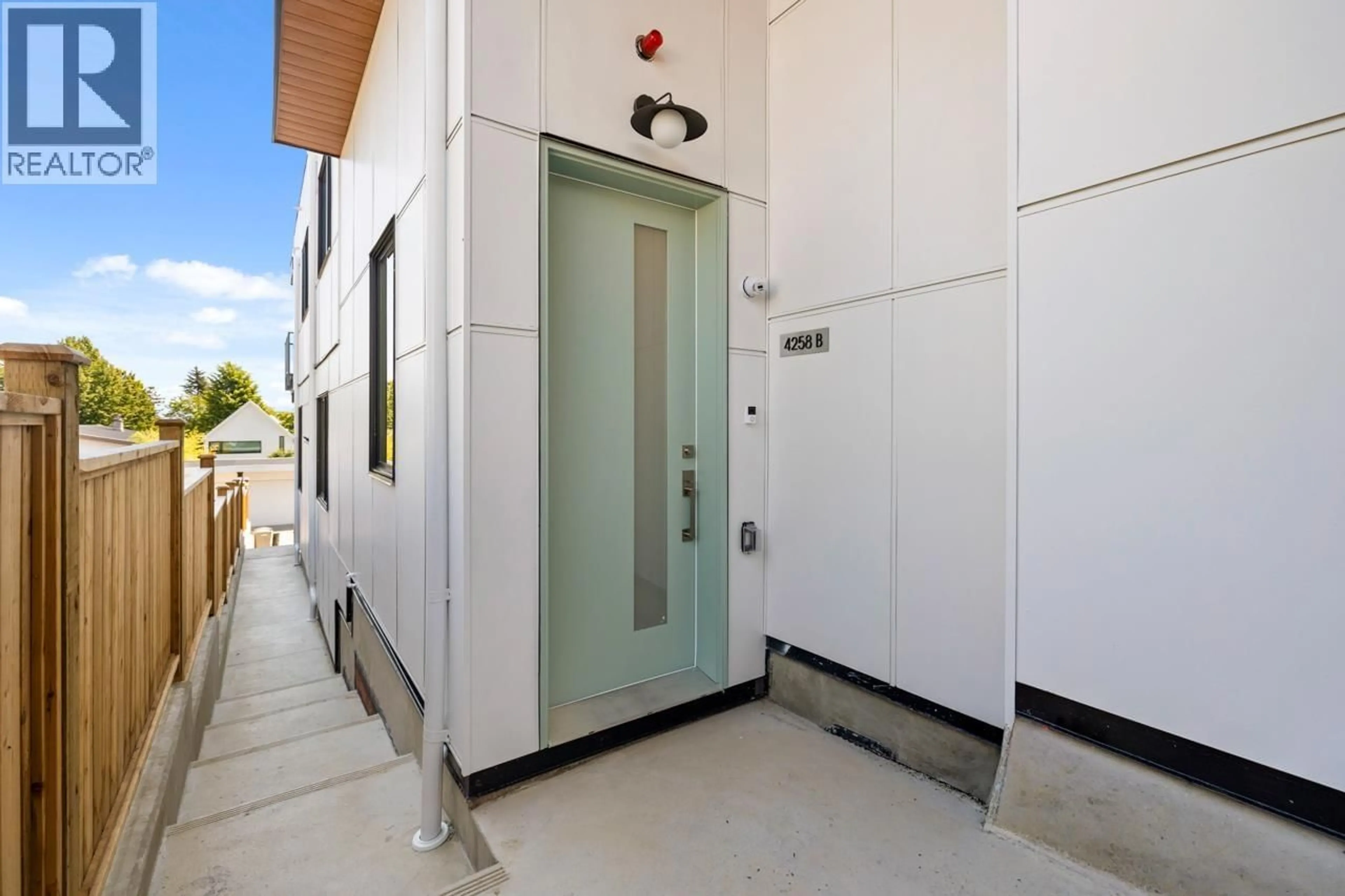 Indoor foyer for B - 4258 SOPHIA STREET, Vancouver British Columbia V5V3V7