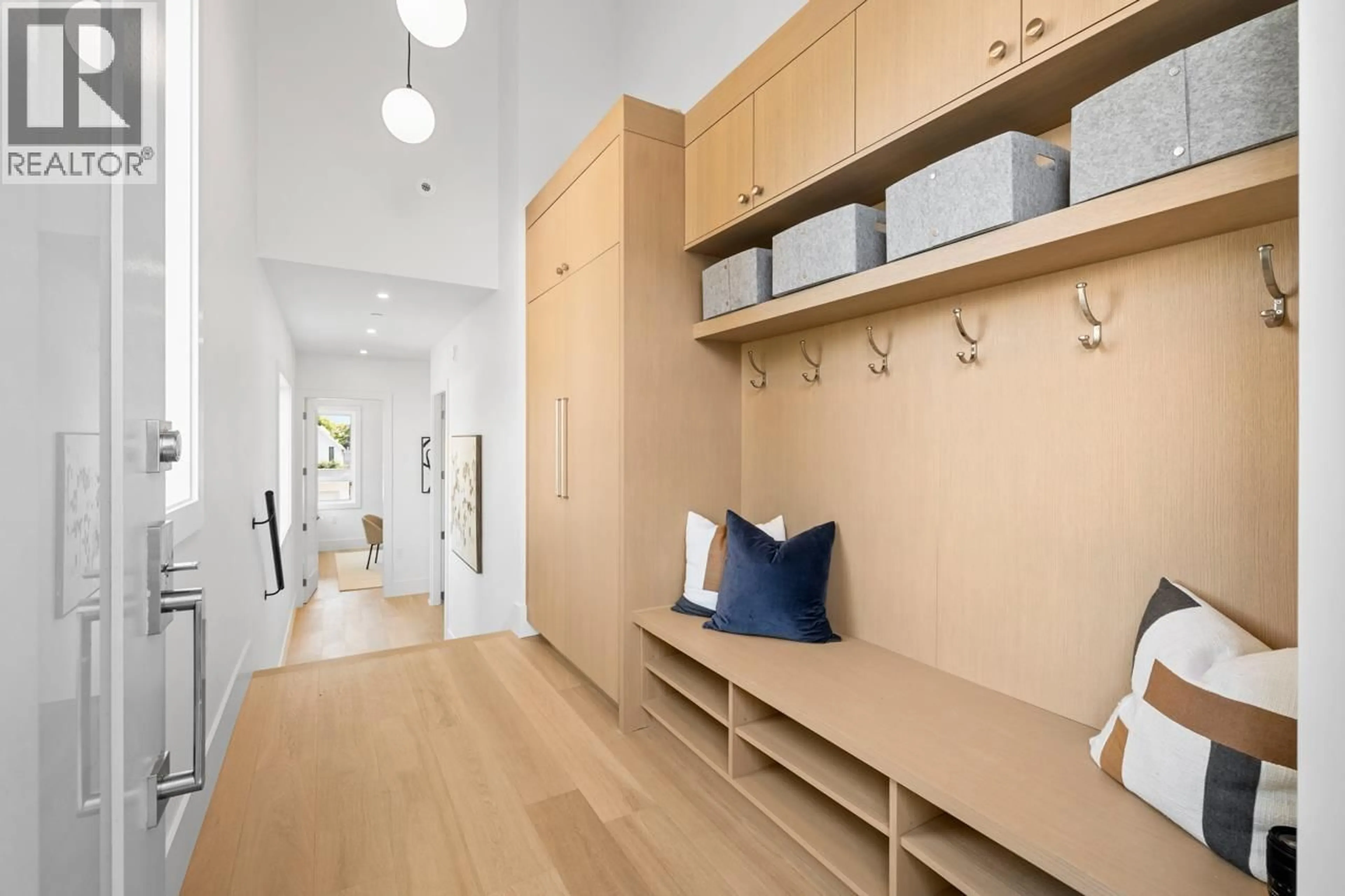 Indoor entryway for B - 4258 SOPHIA STREET, Vancouver British Columbia V5V3V7