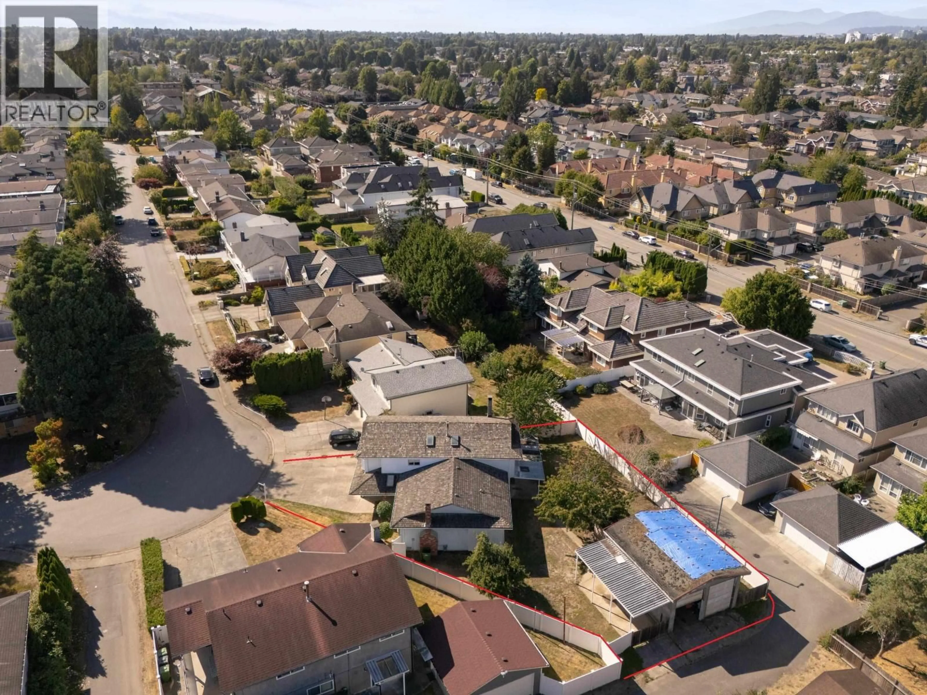 A pic from outside/outdoor area/front of a property/back of a property/a pic from drone, street for 8611 RIDEAU DRIVE, Richmond British Columbia V7A4M6