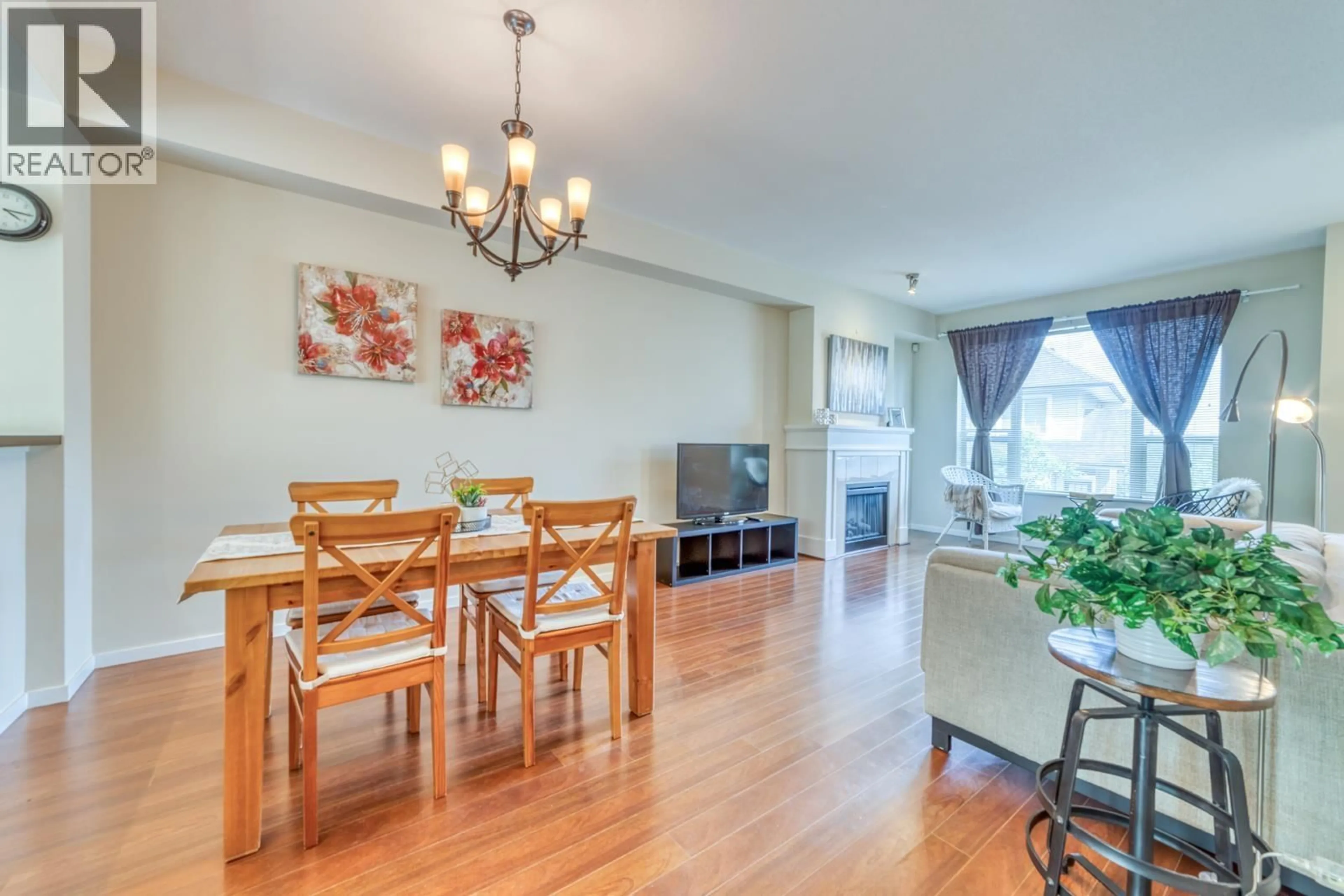 Dining room, wood/laminate floor for 198 - 3105 DAYANEE SPRINGS BOULEVARD, Coquitlam British Columbia V3E0C2