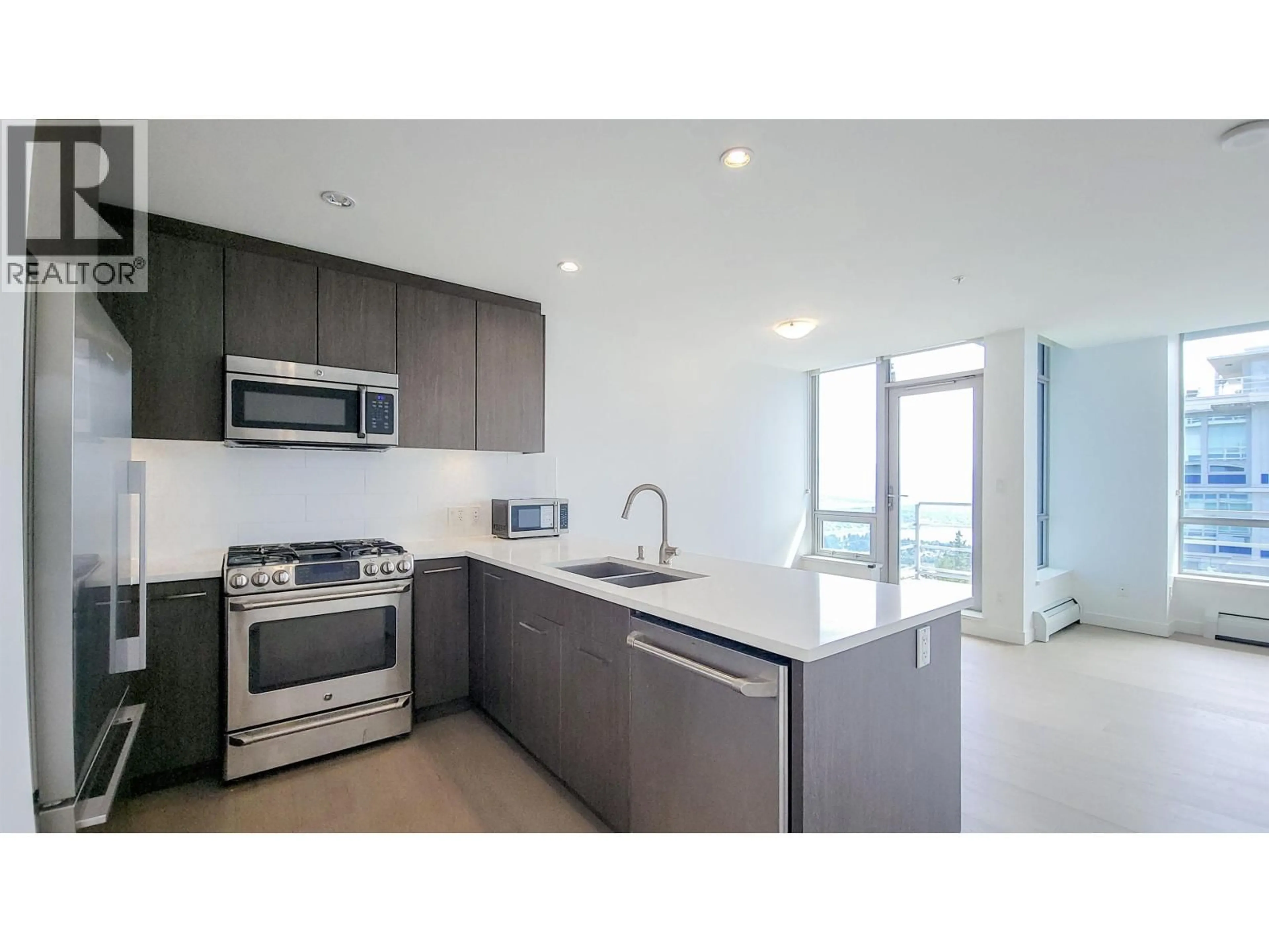 Standard kitchen, unknown for 1507 - 9060 UNIVERSITY CRESCENT, Burnaby British Columbia V5A0E1