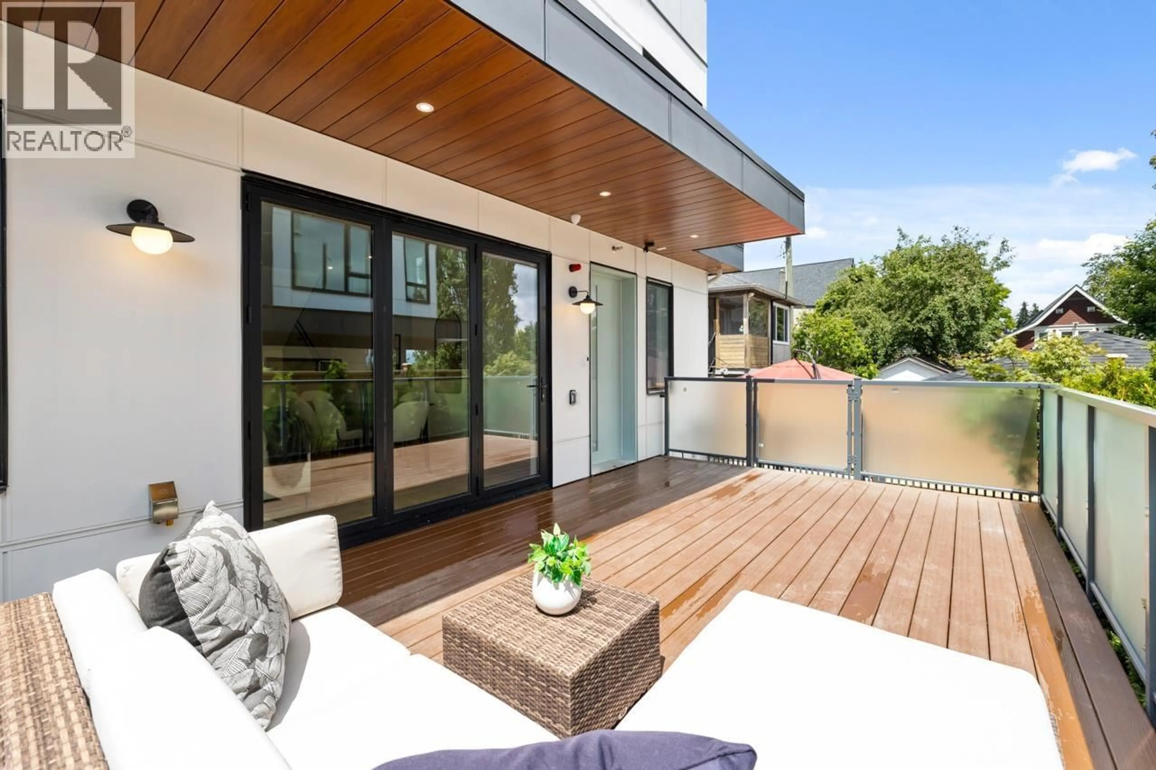 Patio, street for B - 4260 SOPHIA STREET, Vancouver British Columbia V5V3V7