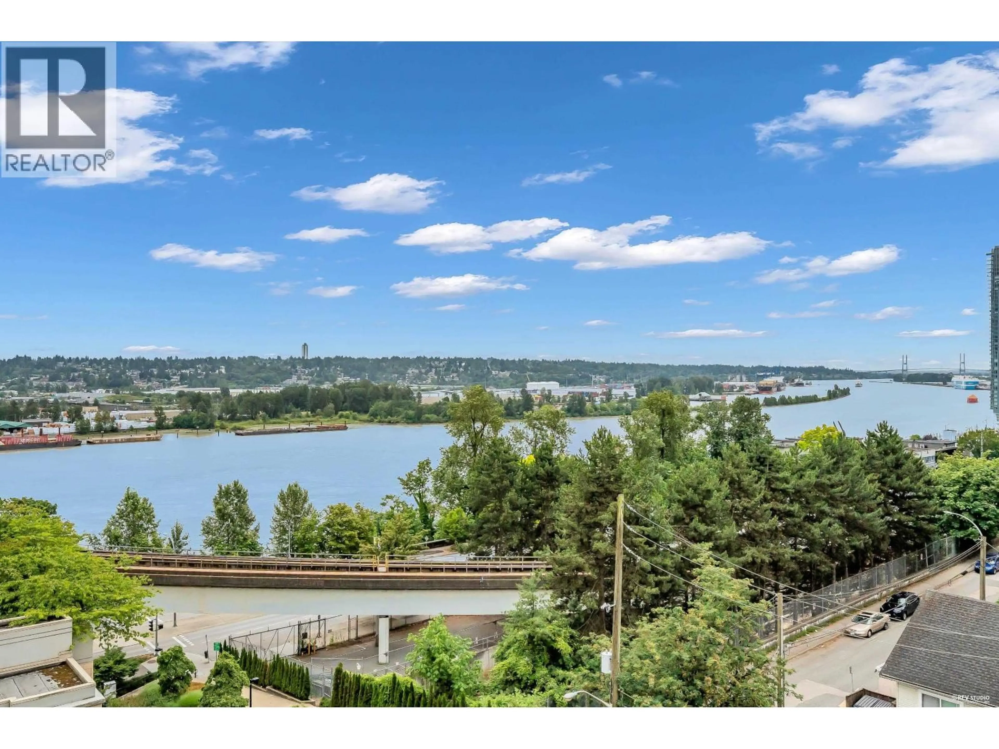 A pic from outside/outdoor area/front of a property/back of a property/a pic from drone, water/lake/river/ocean view for 701 - 31 ELLIOT STREET, New Westminster British Columbia V3L5C9