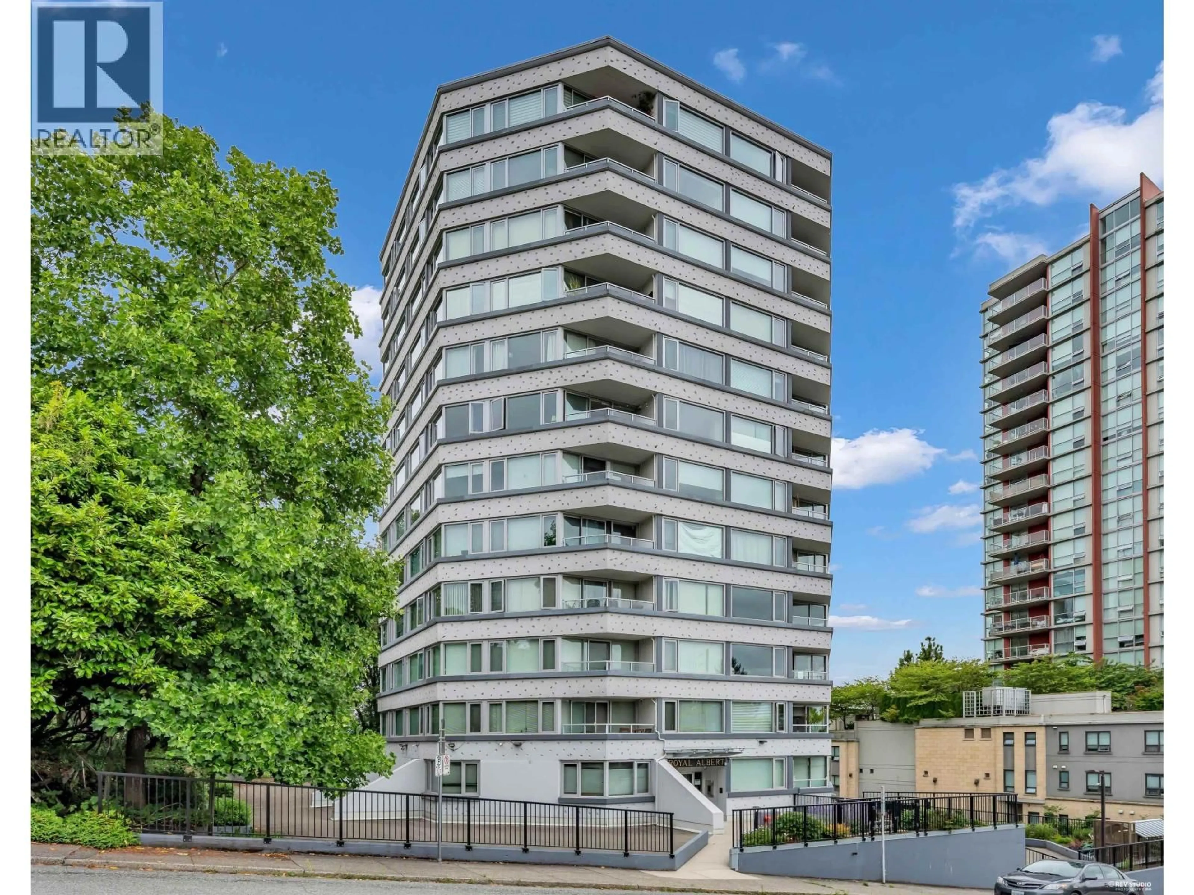 A pic from outside/outdoor area/front of a property/back of a property/a pic from drone, city buildings view from balcony for 701 - 31 ELLIOT STREET, New Westminster British Columbia V3L5C9