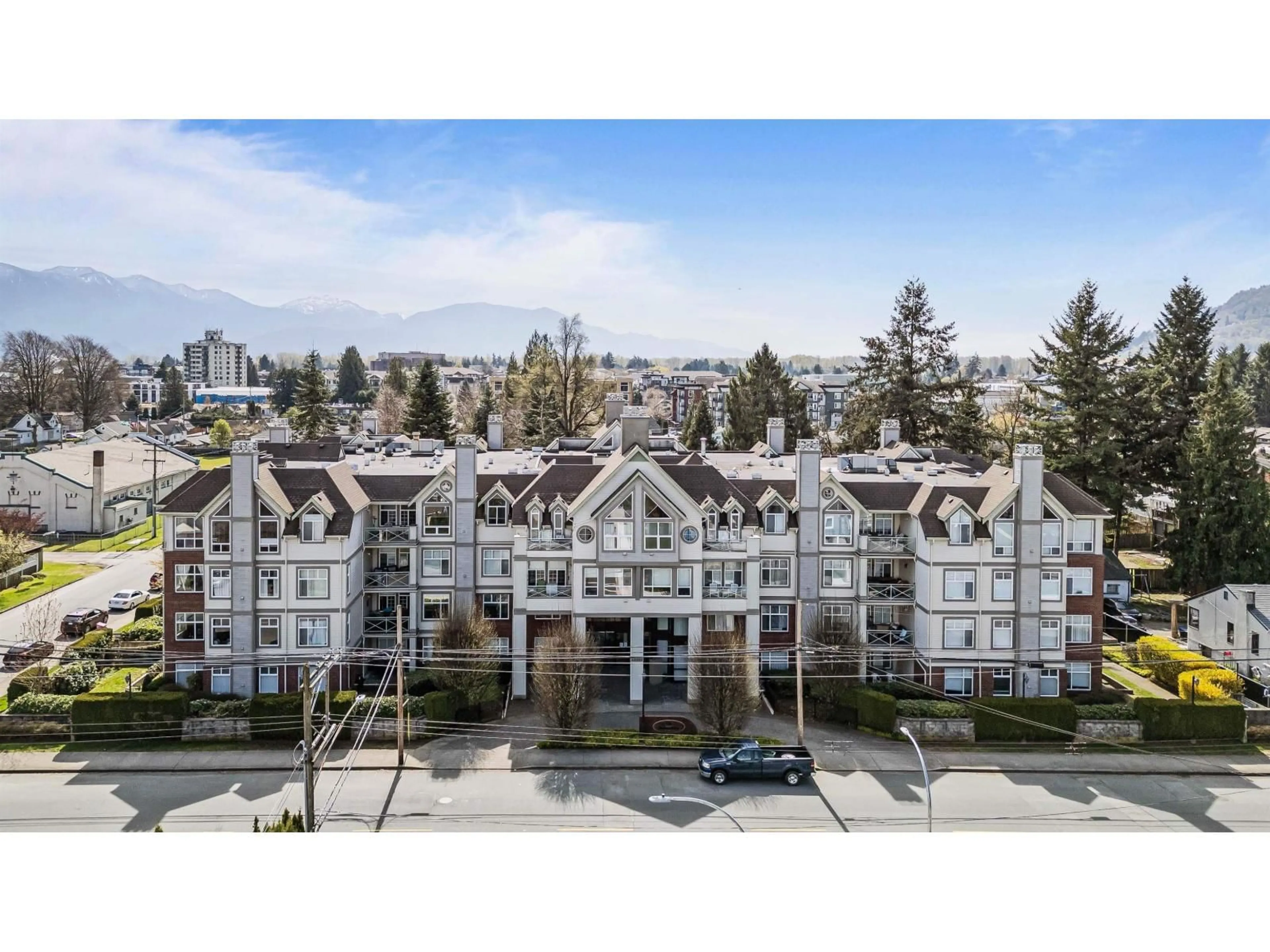 A pic from outside/outdoor area/front of a property/back of a property/a pic from drone, unknown for 314 - 45700 WELLINGTON AVENUE, Chilliwack British Columbia V2P2E4