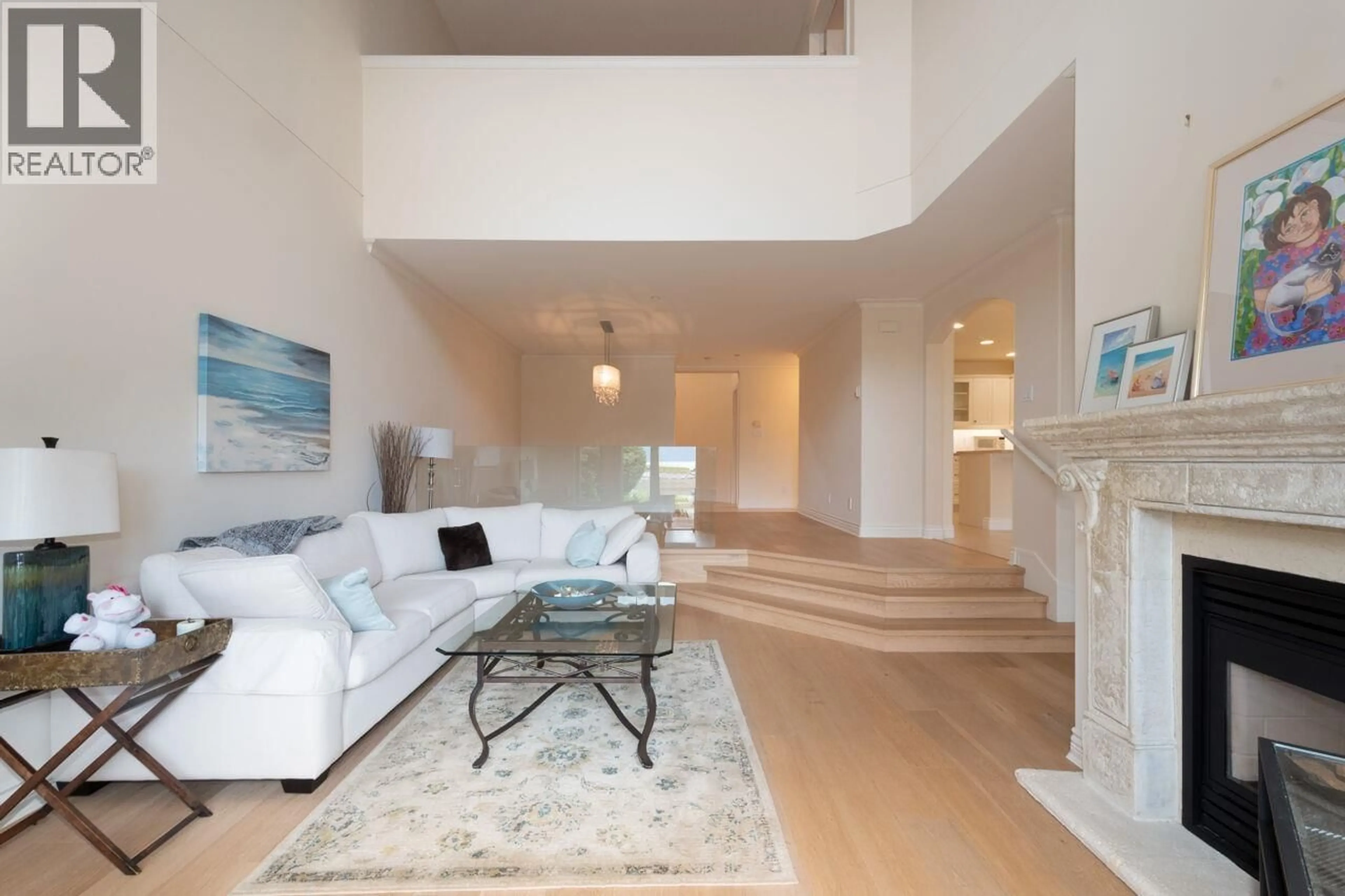 Living room with furniture, unknown for 43 POINT TERRACE, West Vancouver British Columbia V0N3Z1