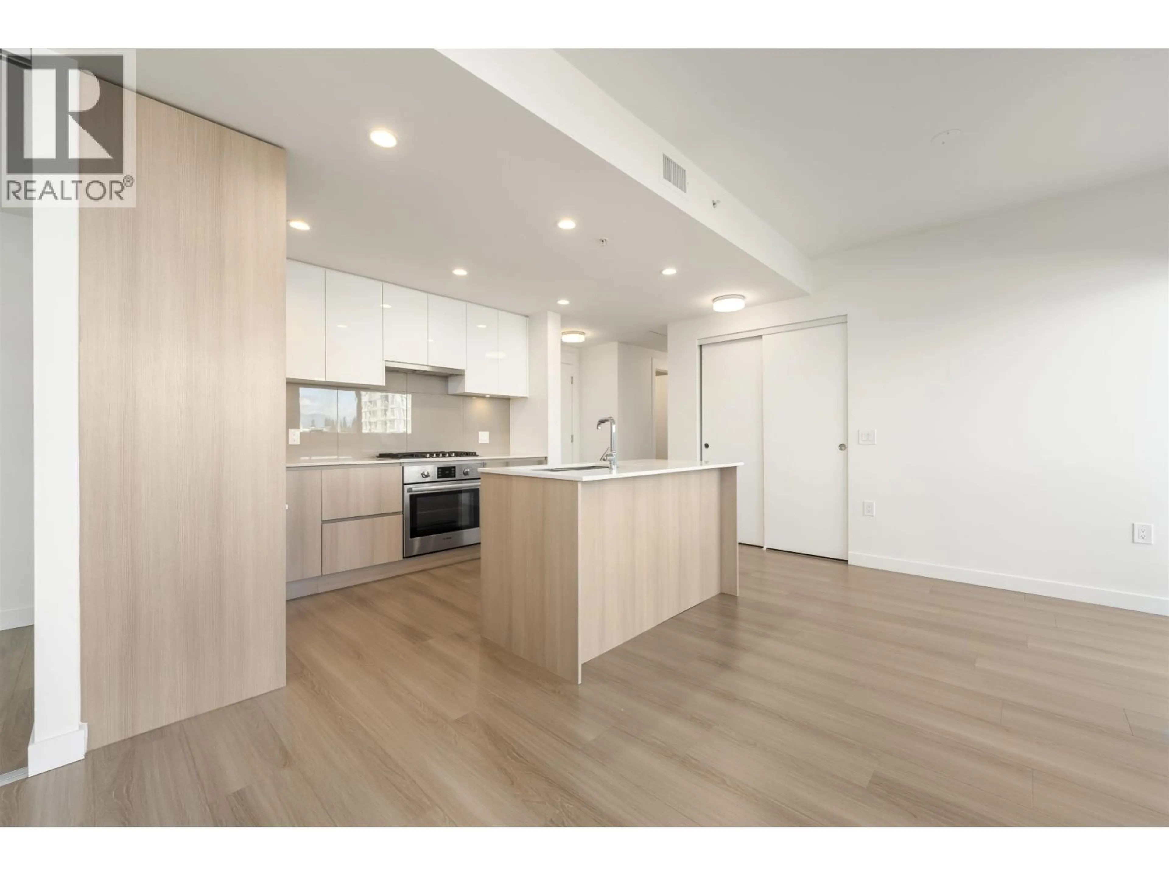 Open concept kitchen, wood/laminate floor for 1403 - 618 CARNARVON STREET, New Westminster British Columbia V3M0N9