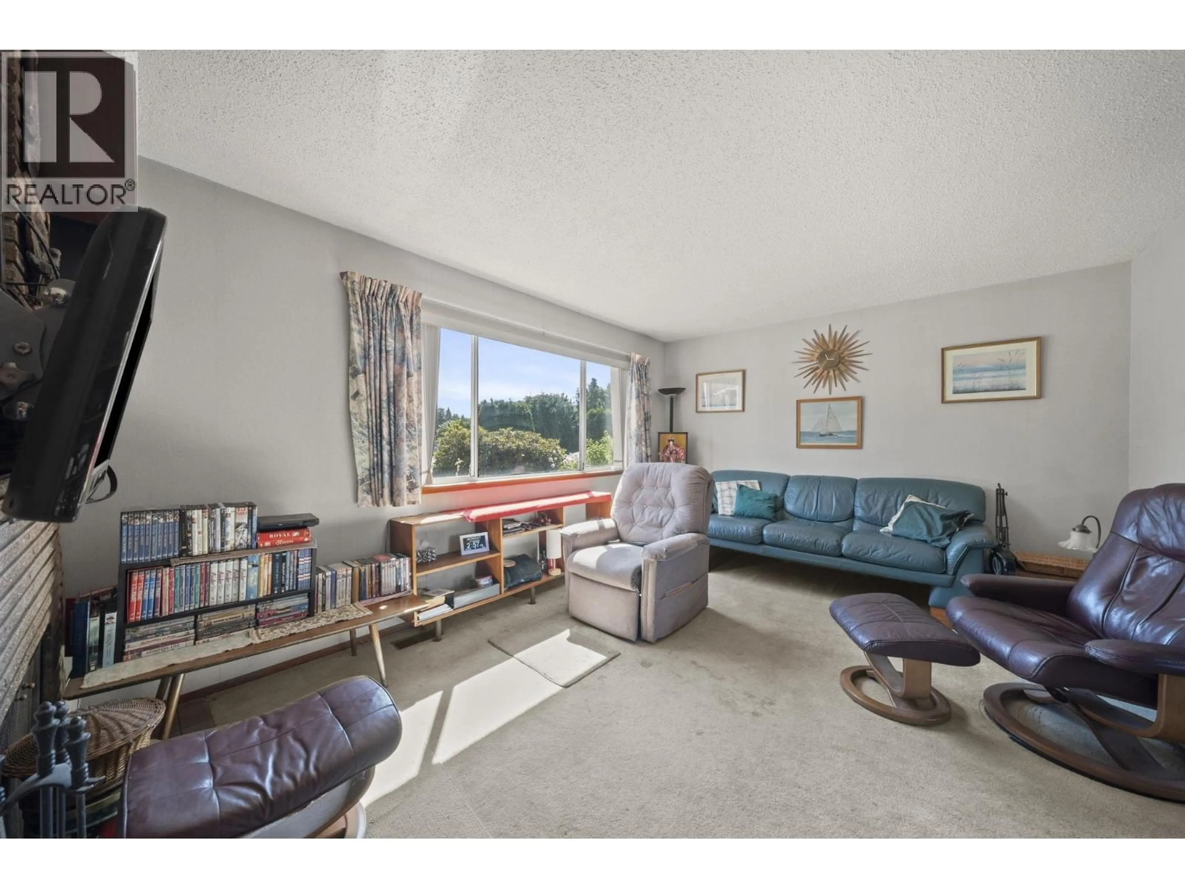 Living room with furniture, unknown for 6731 CAMSELL CRESCENT, Richmond British Columbia V7C2M9