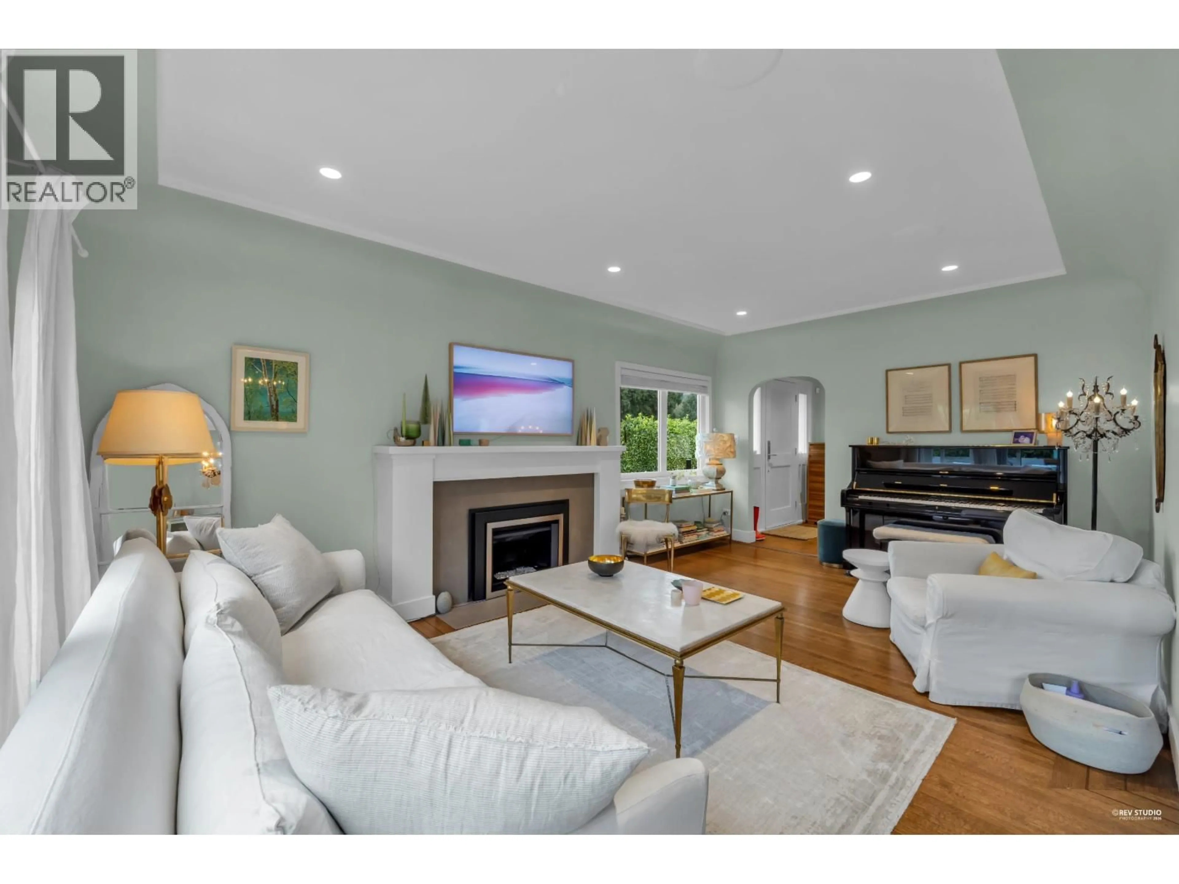 Living room with furniture, unknown for 1220 BRAESIDE STREET, West Vancouver British Columbia V7T2L2