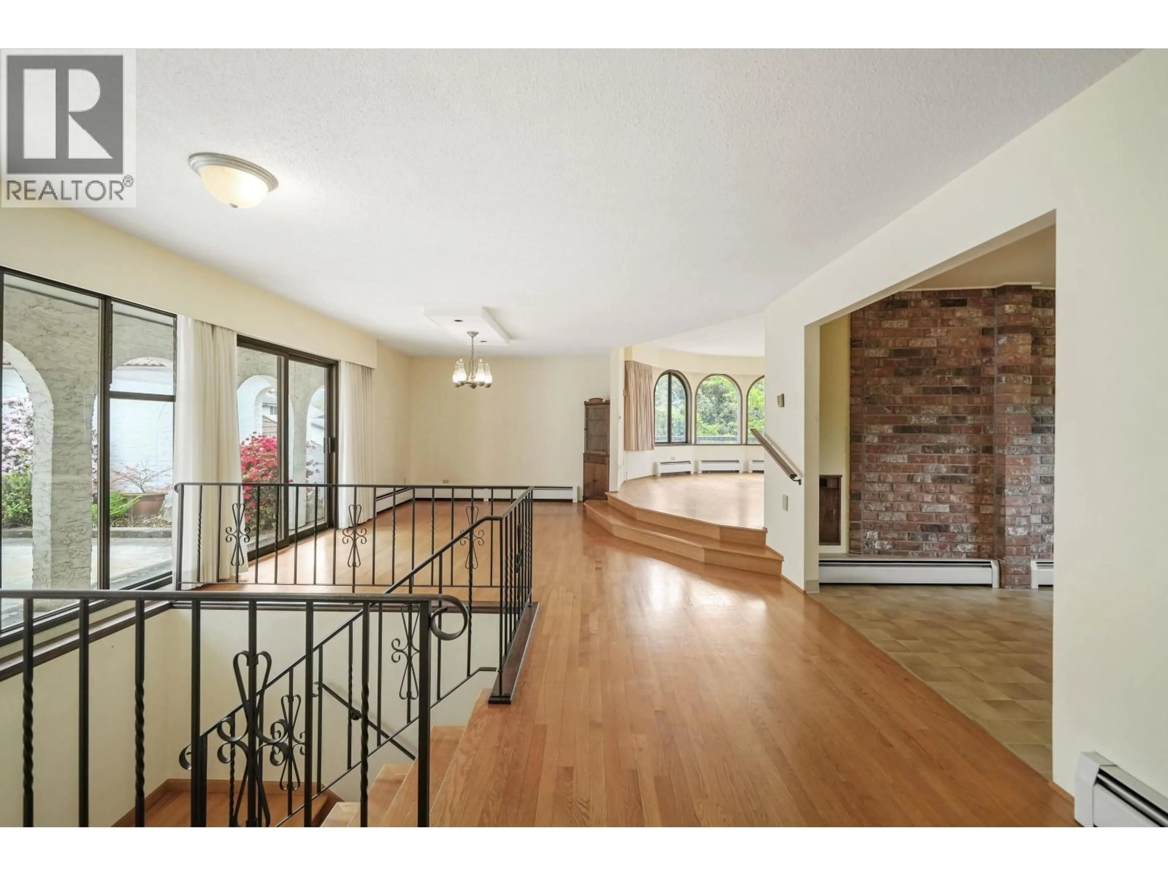 Indoor foyer for 380 METTA STREET, Port Moody British Columbia V3H2Y4