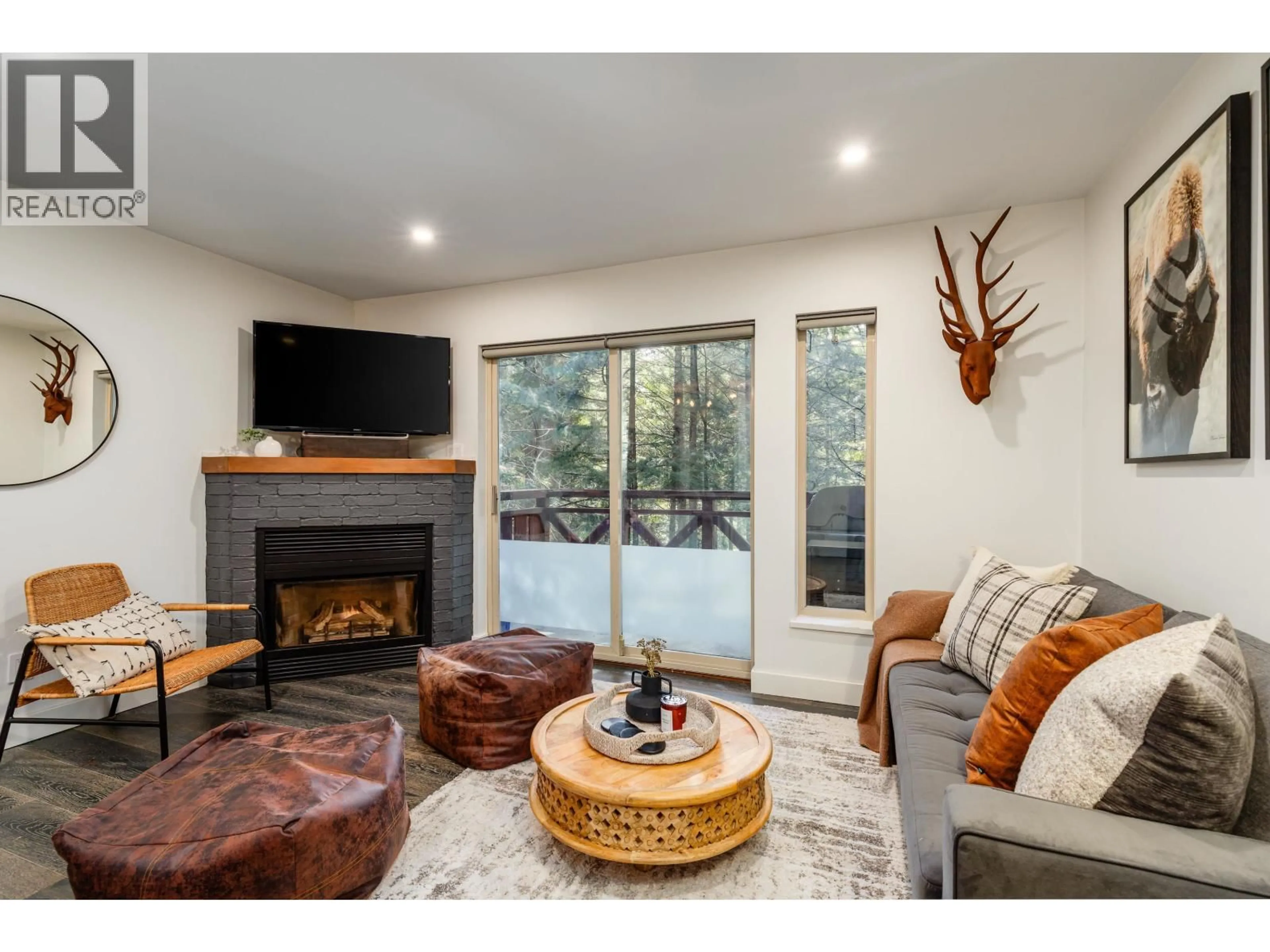 Living room with furniture, unknown for 113 - 3070 HILLCREST DRIVE, Whistler British Columbia V8E0V1