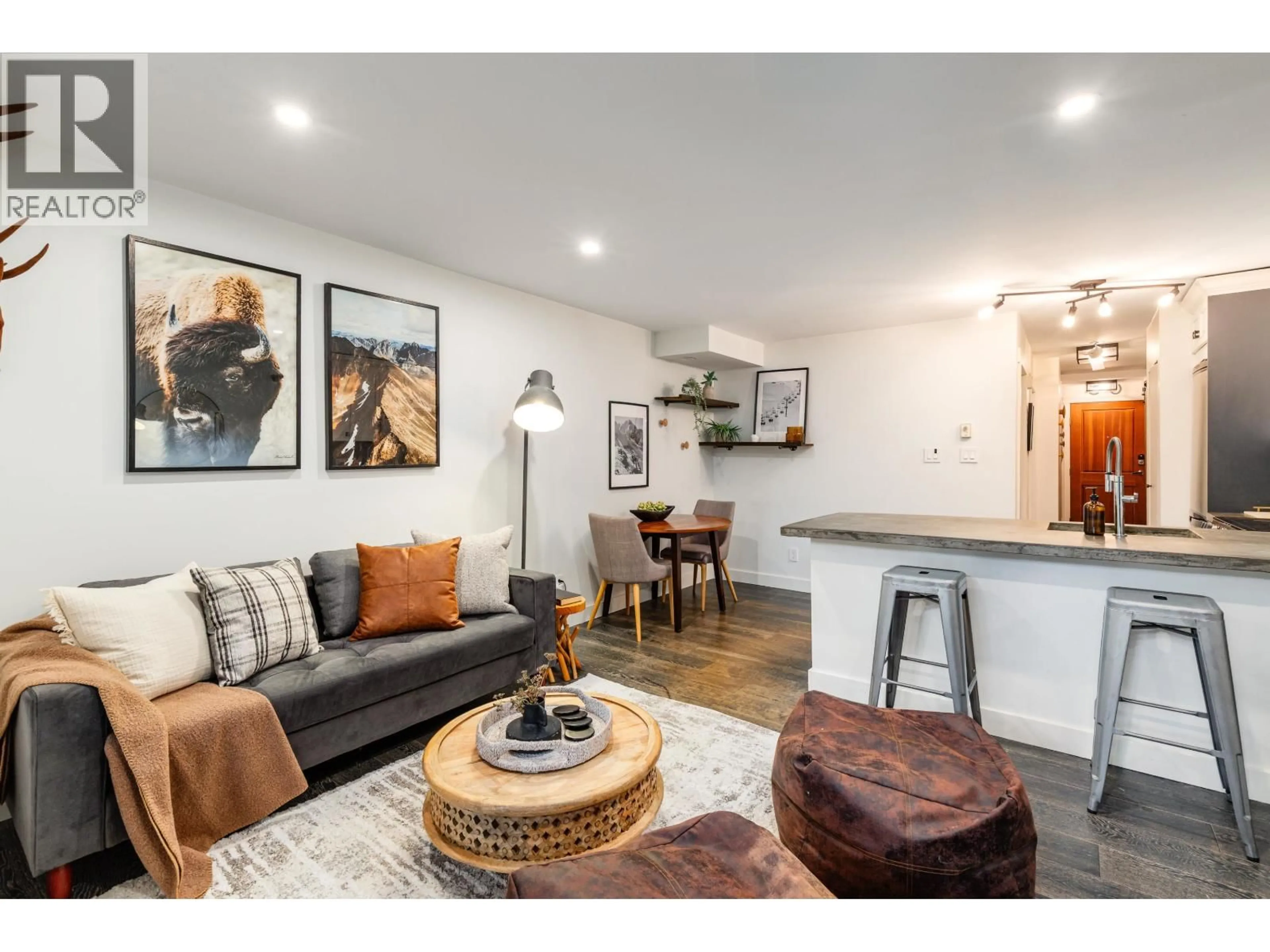 Living room with furniture, wood/laminate floor for 113 - 3070 HILLCREST DRIVE, Whistler British Columbia V8E0V1