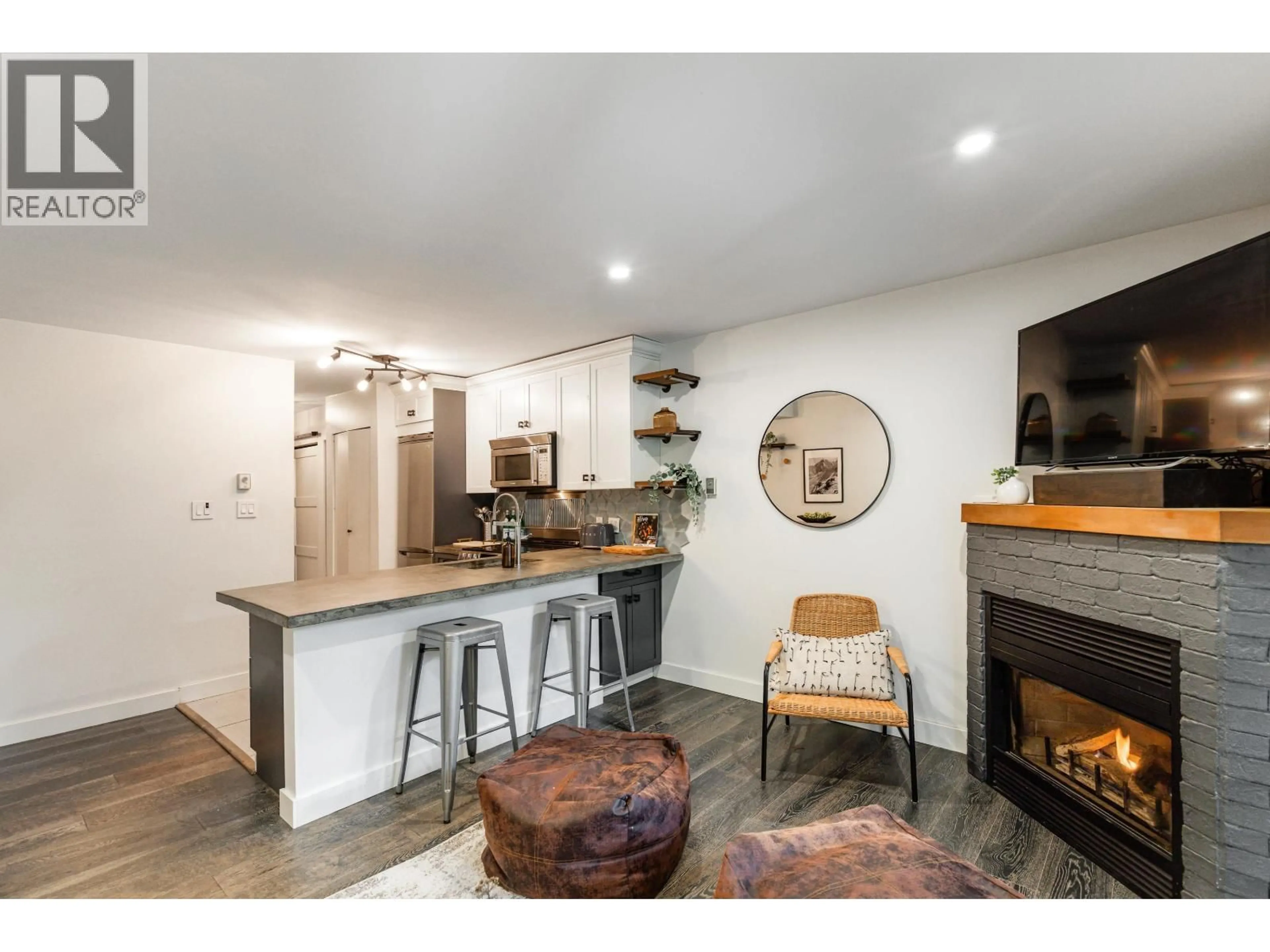 Open concept kitchen, unknown for 113 - 3070 HILLCREST DRIVE, Whistler British Columbia V8E0V1