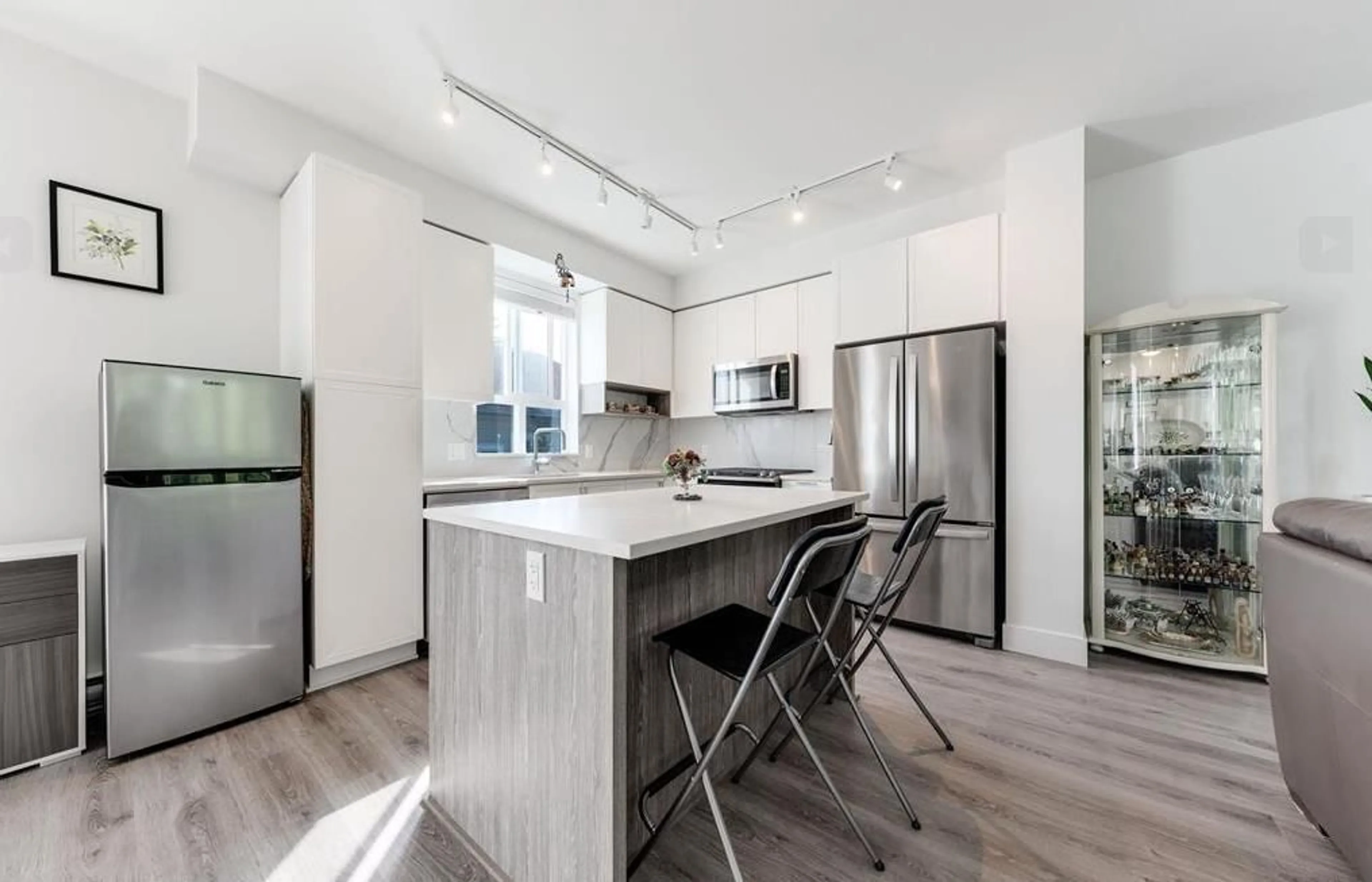 Open concept kitchen, unknown for 114 - 9688 162A STREET, Surrey British Columbia V4N6V3