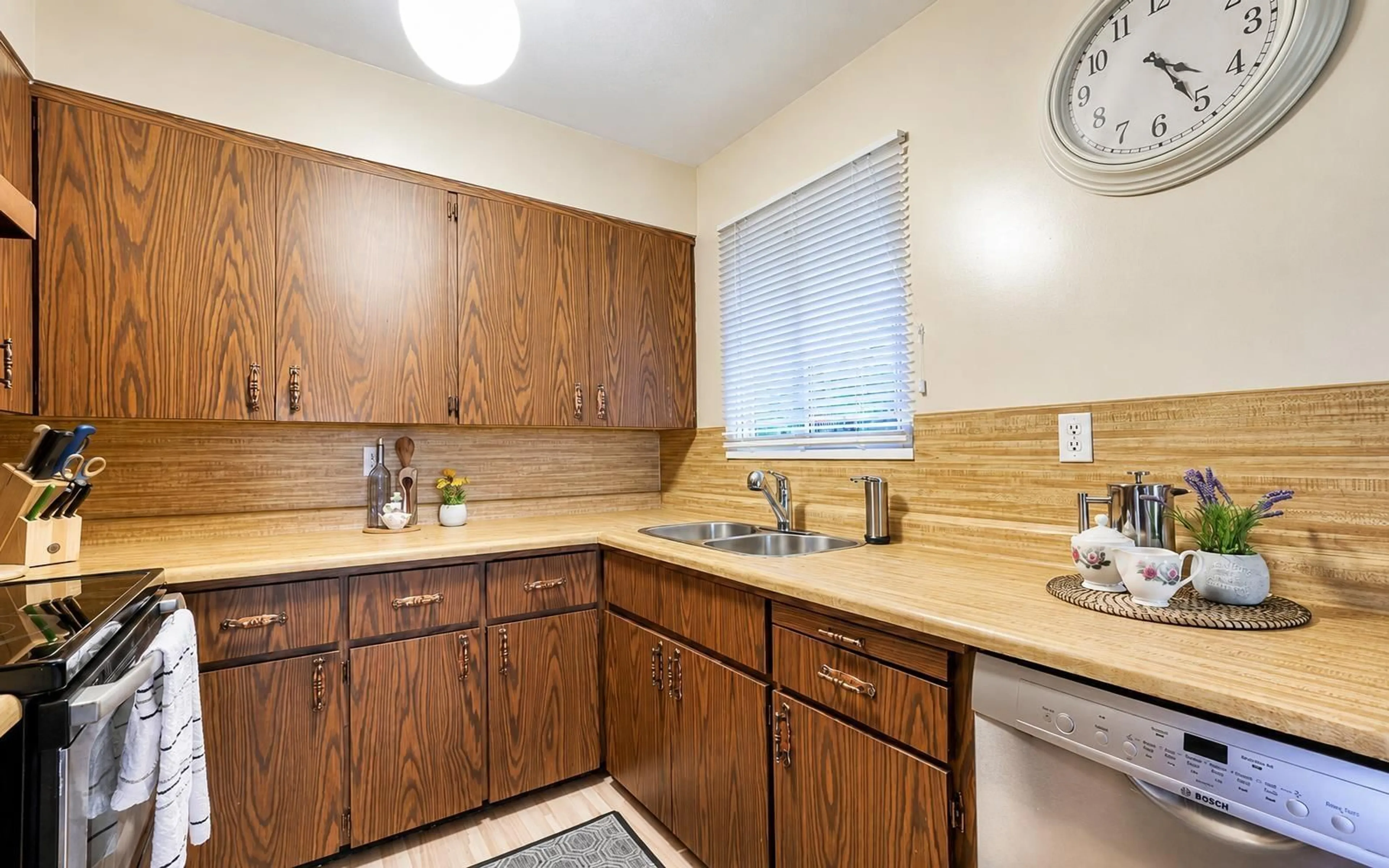 Standard kitchen, unknown for 11570 94 AVENUE, Delta British Columbia V4C3R4