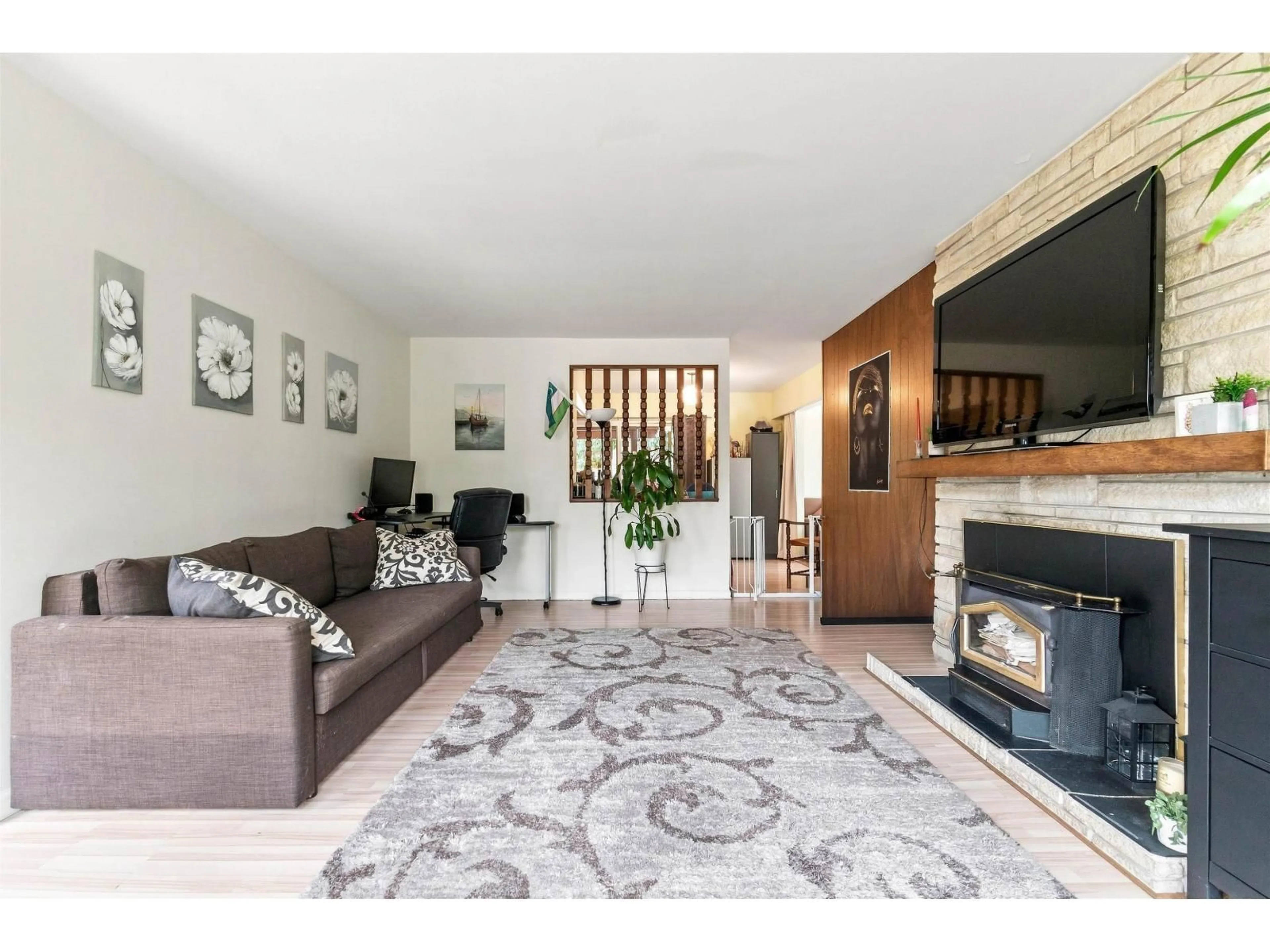 Living room with furniture, unknown for 11570 94 AVENUE, Delta British Columbia V4C3R4