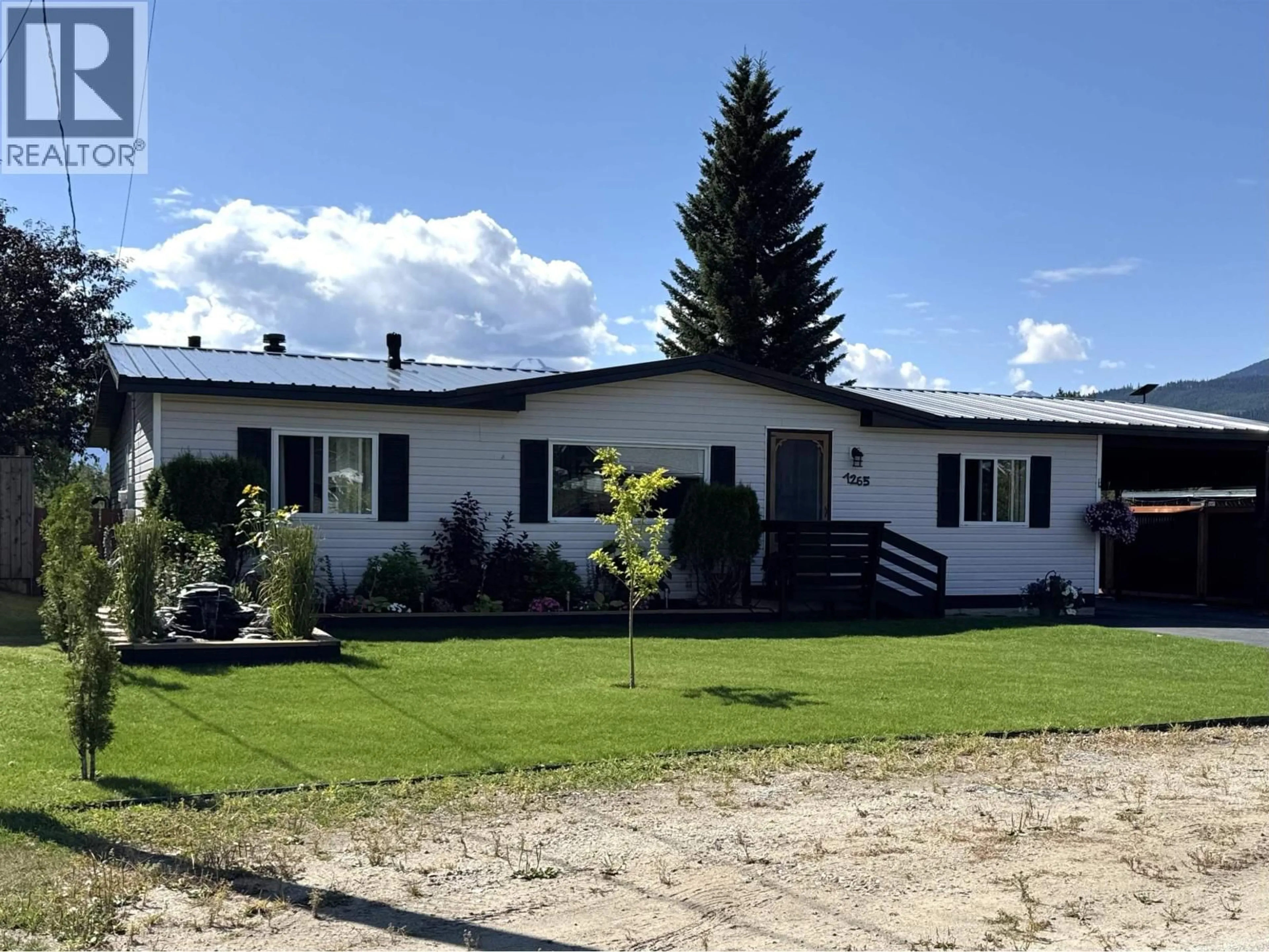 Home with vinyl exterior material, unknown for 1265 9TH AVENUE, Valemount British Columbia V0E2Z0
