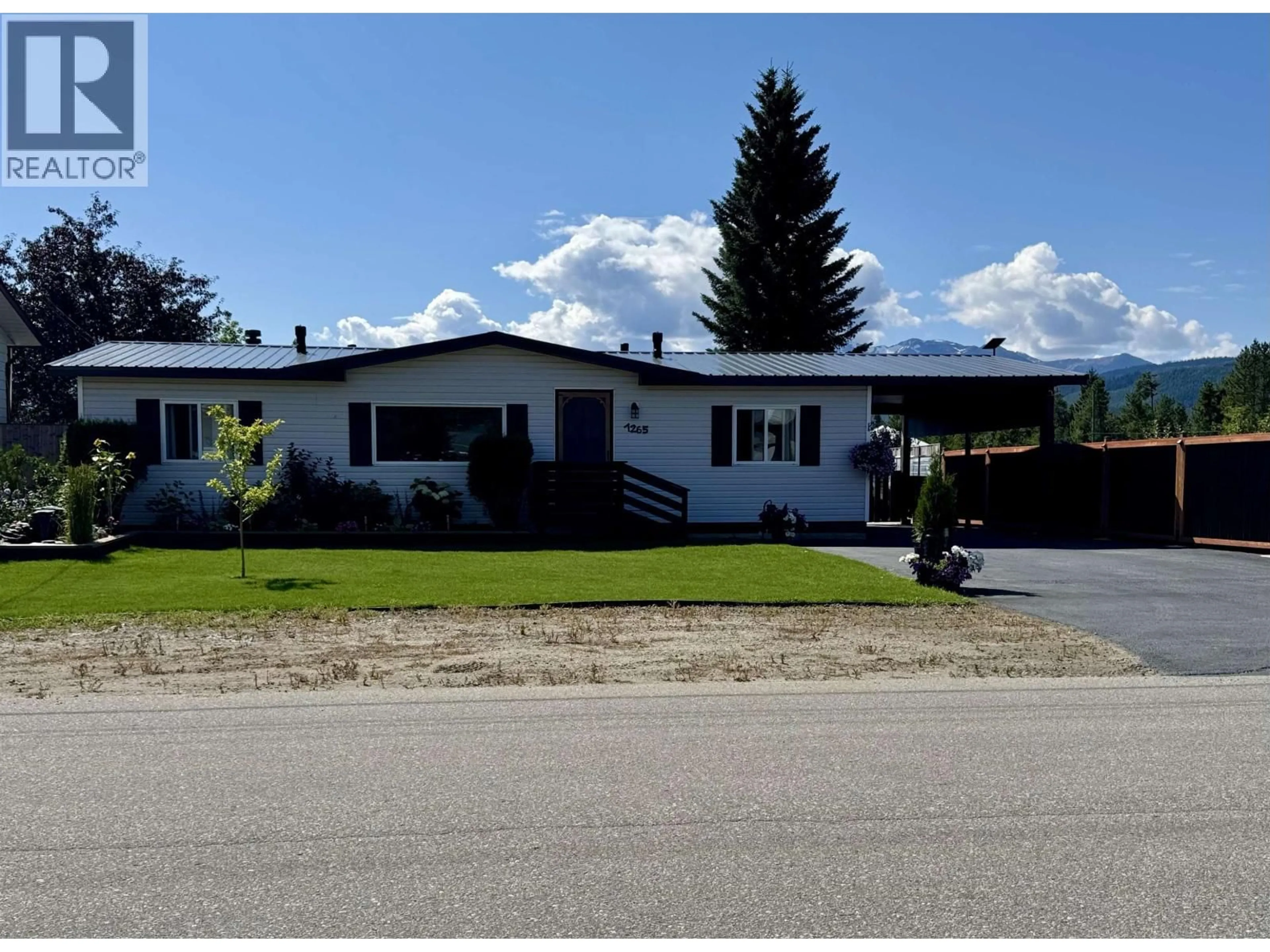 Home with vinyl exterior material, street for 1265 9TH AVENUE, Valemount British Columbia V0E2Z0