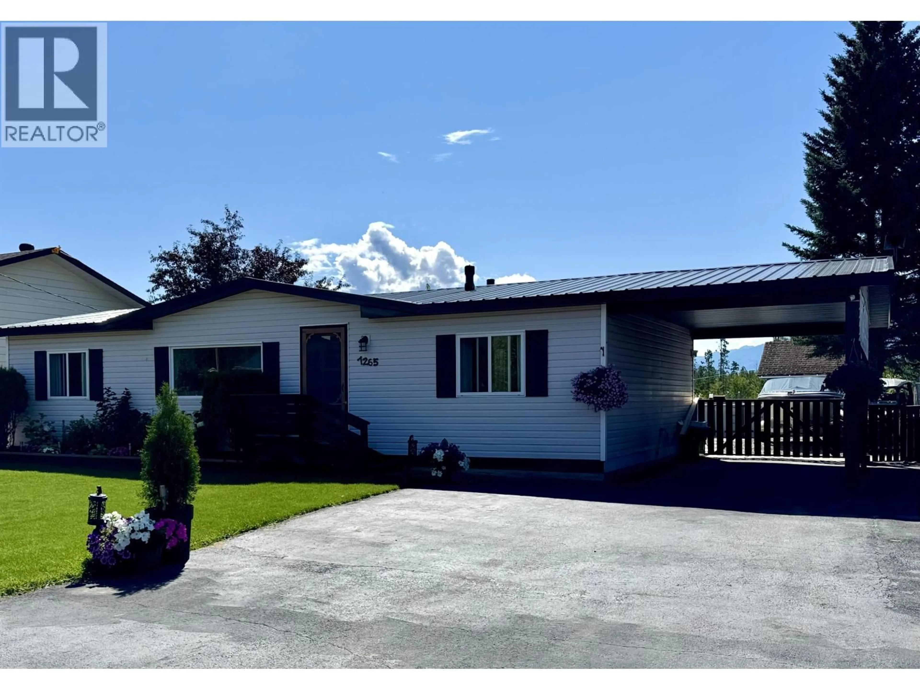 Home with vinyl exterior material, mountain view for 1265 9TH AVENUE, Valemount British Columbia V0E2Z0