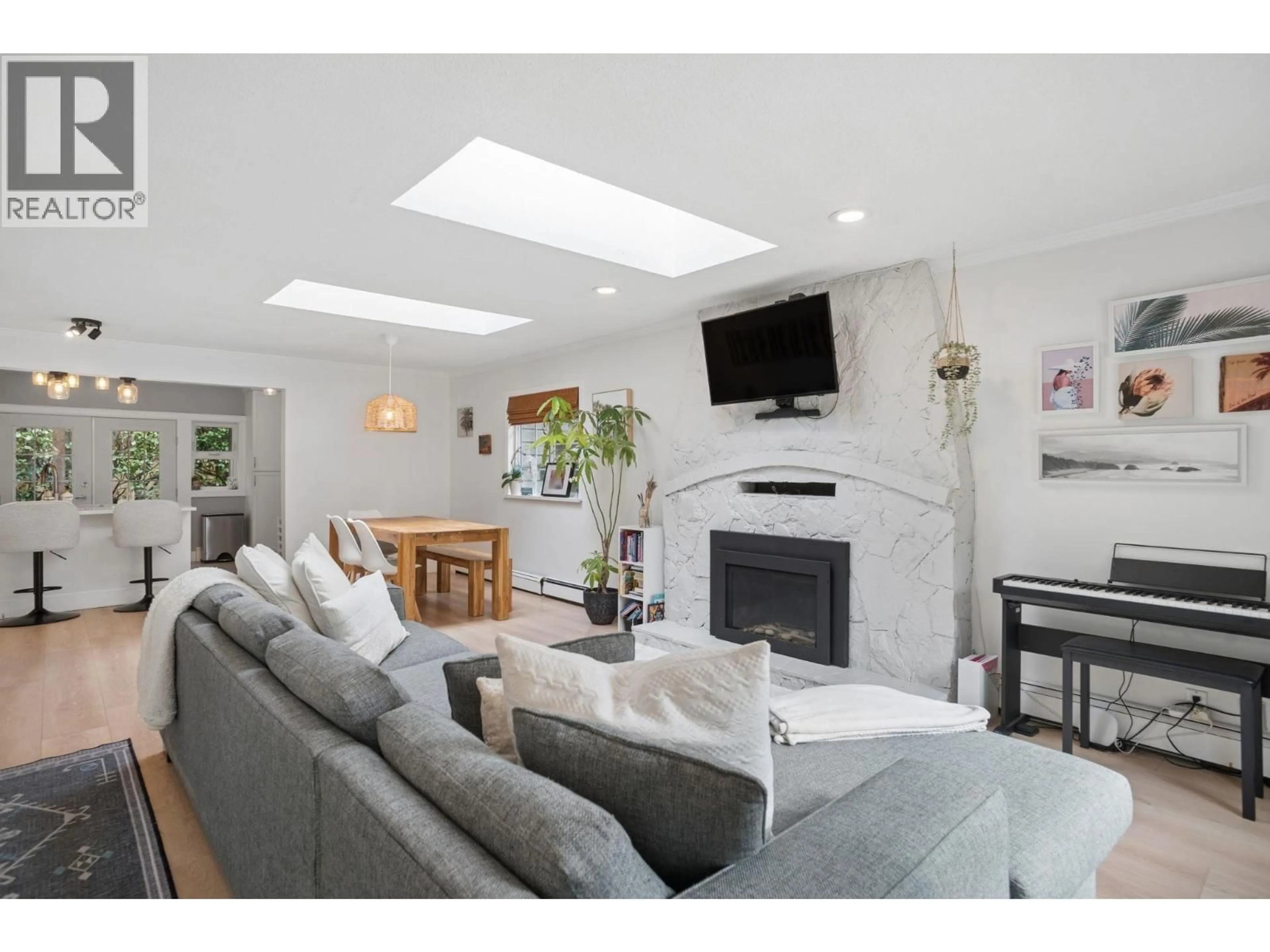 Living room with furniture, unknown for 1415 DUNCAN DRIVE, Delta British Columbia V4L1R5