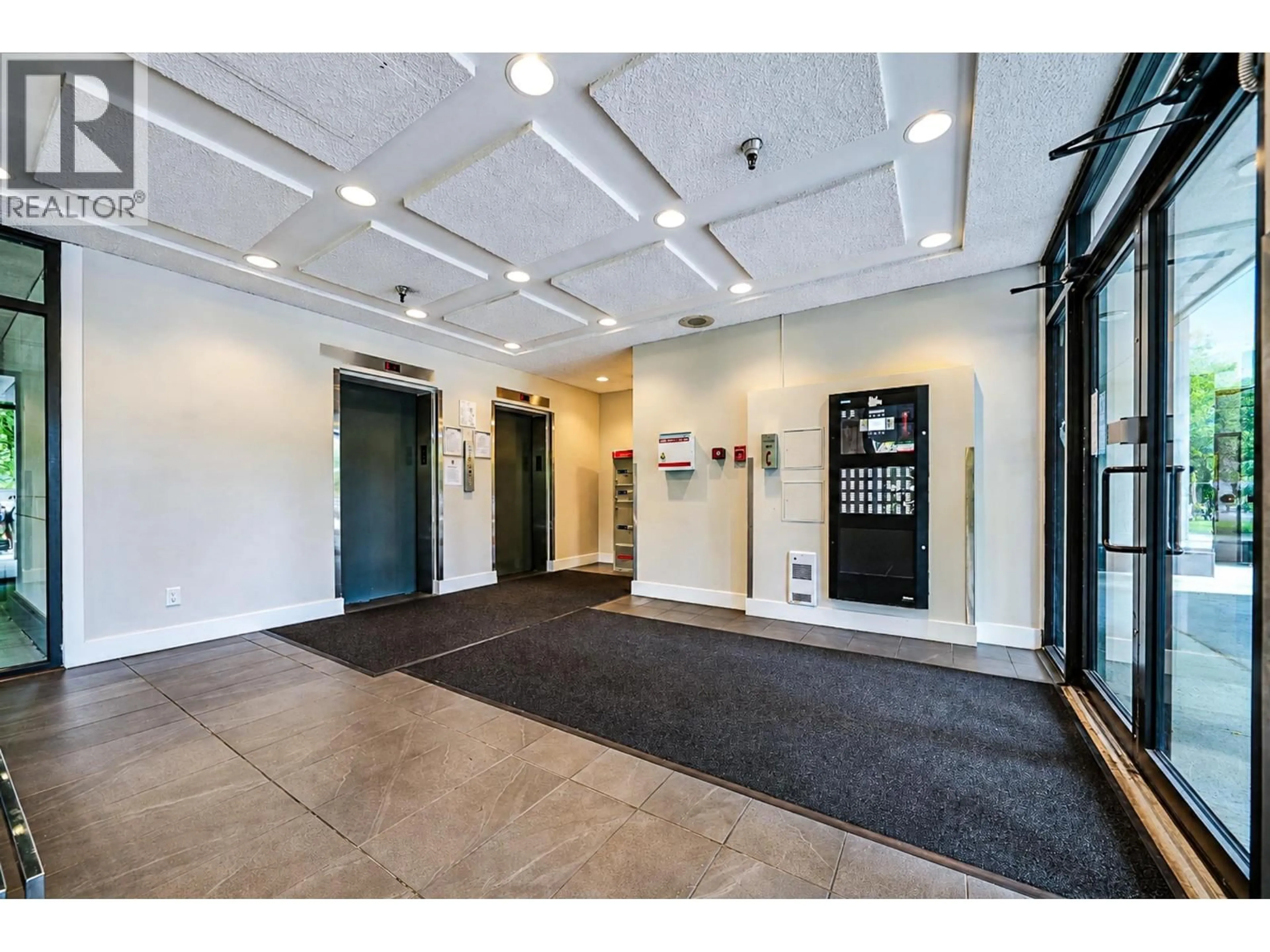 Indoor foyer for 905 - 9541 ERICKSON DRIVE, Burnaby British Columbia V3J7N8