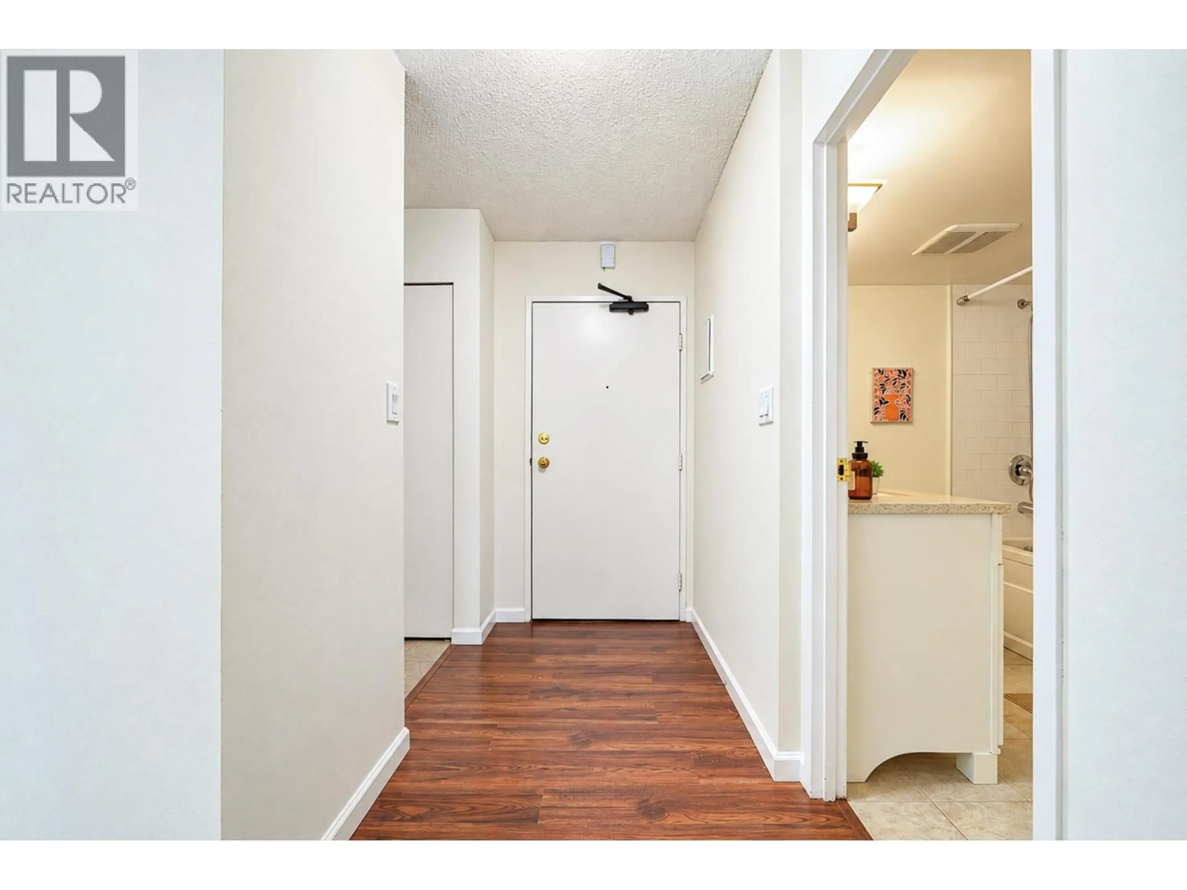 Indoor entryway for 905 - 9541 ERICKSON DRIVE, Burnaby British Columbia V3J7N8